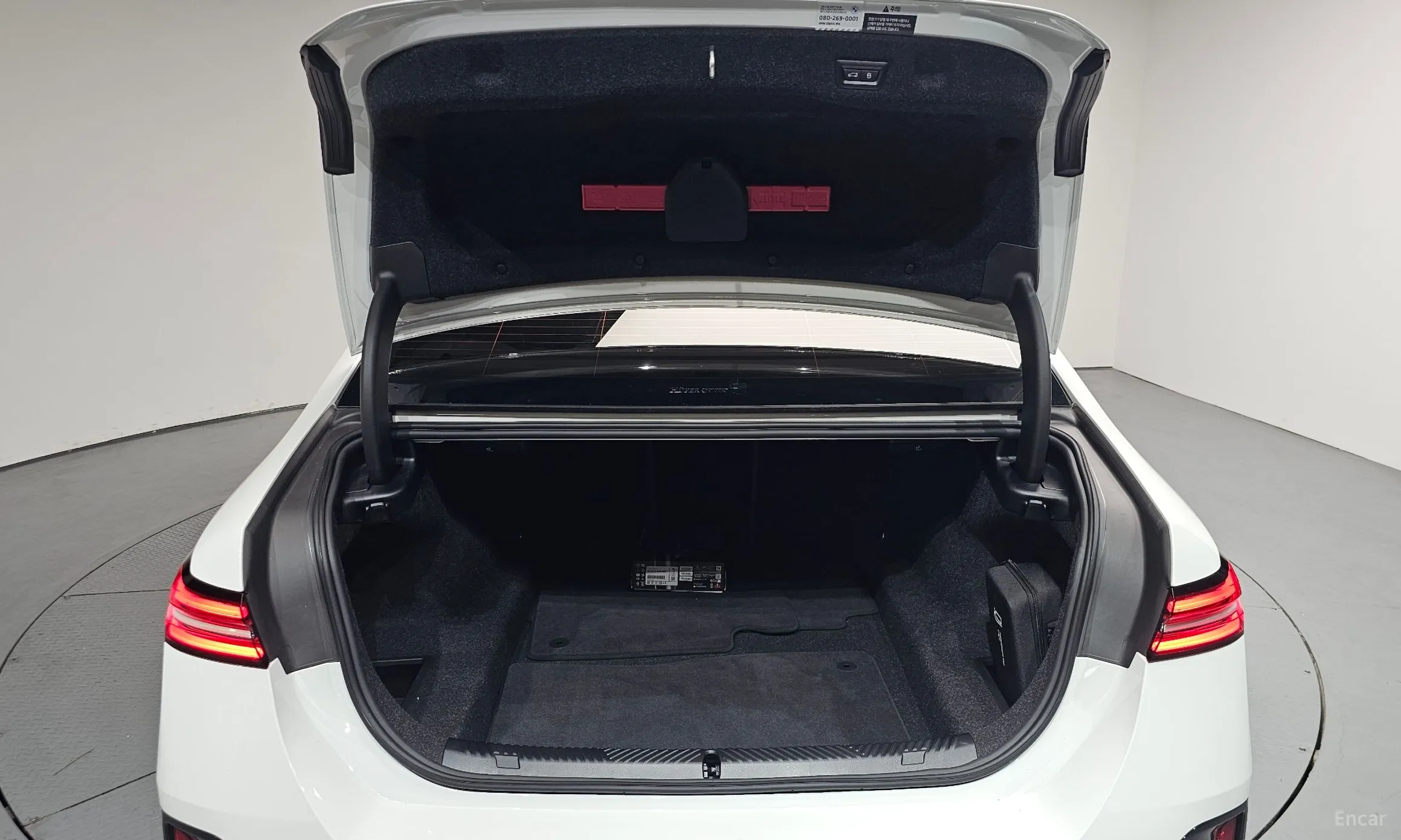 BMW 5 Series (G60) превью 20