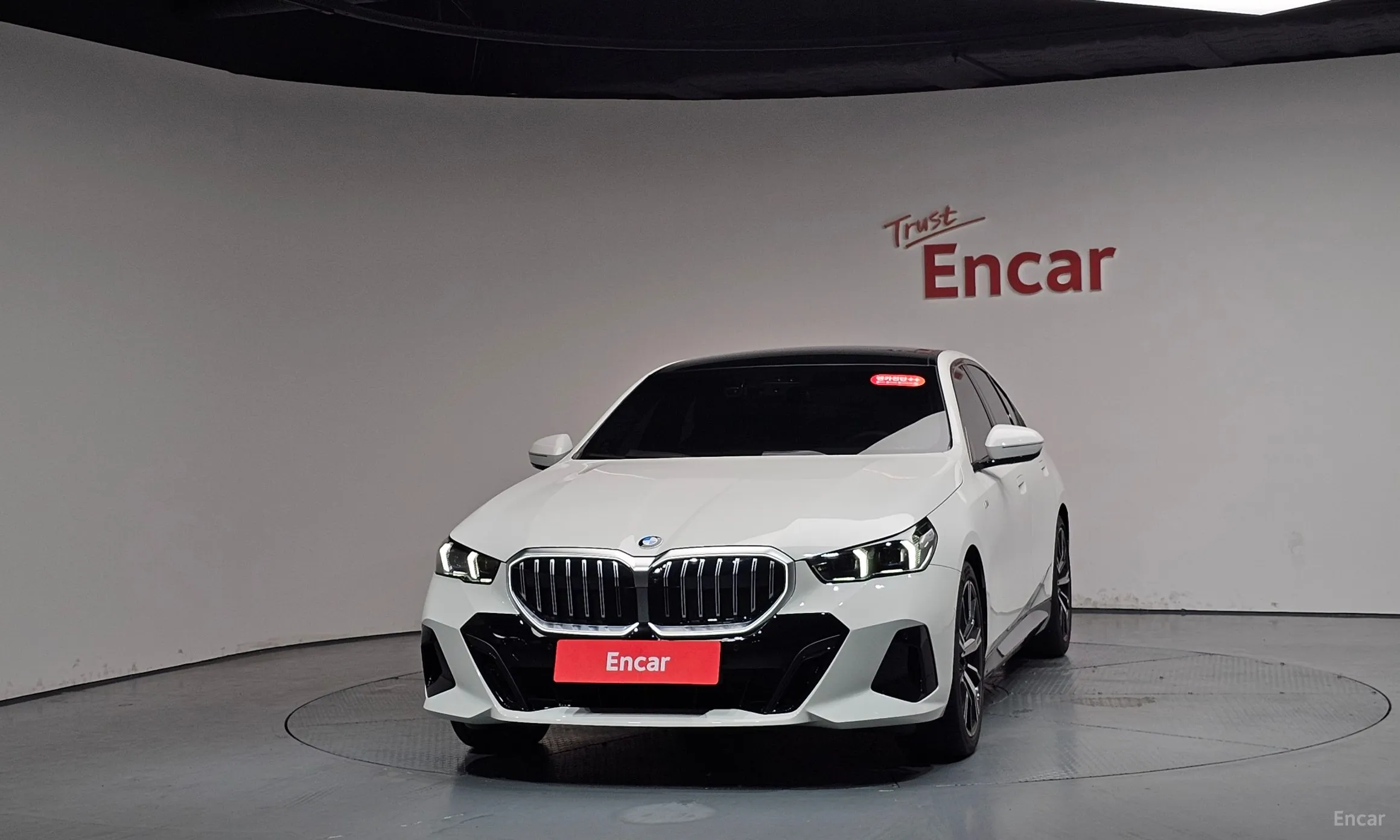 BMW 5 Series (G60) превью 3