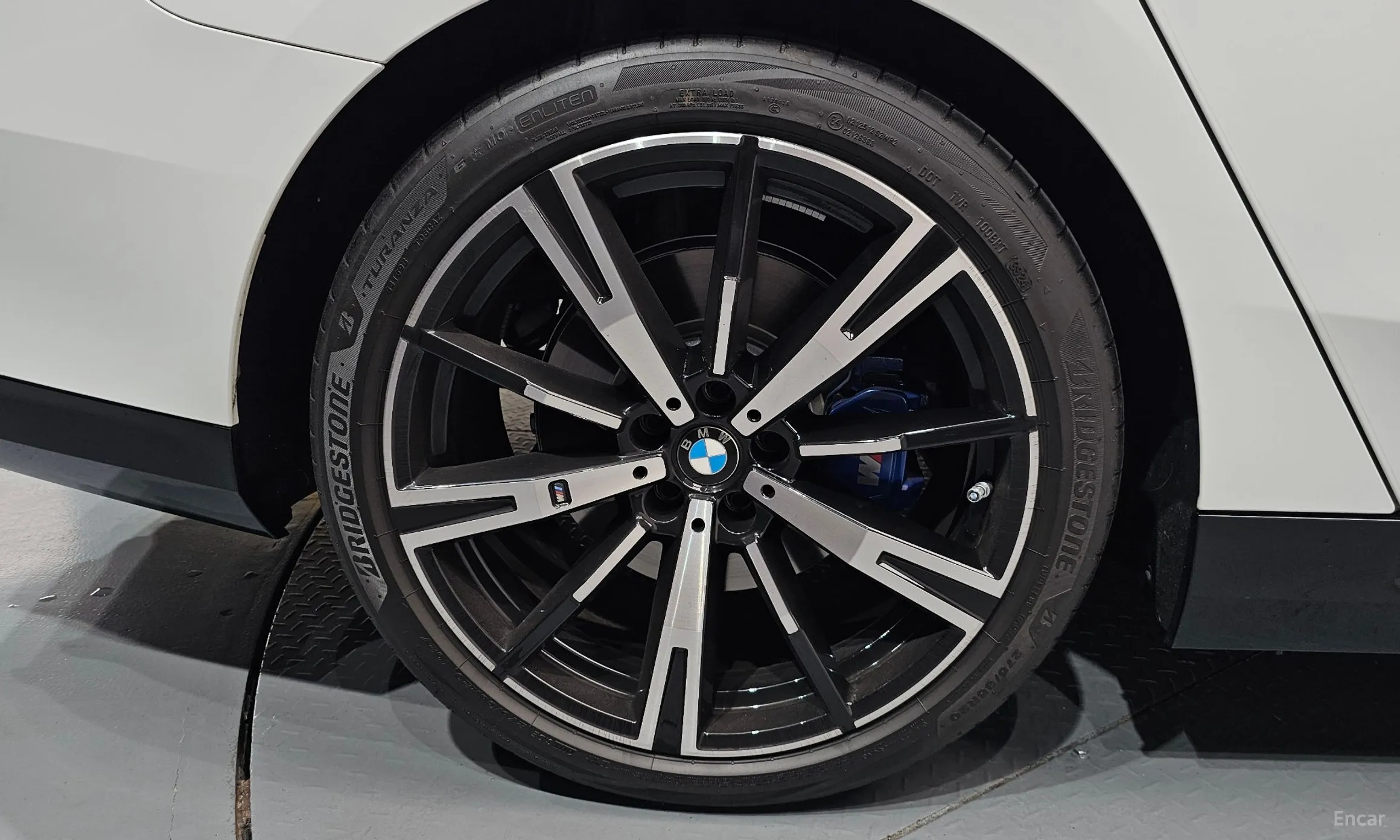 BMW 5 Series (G60) превью 5
