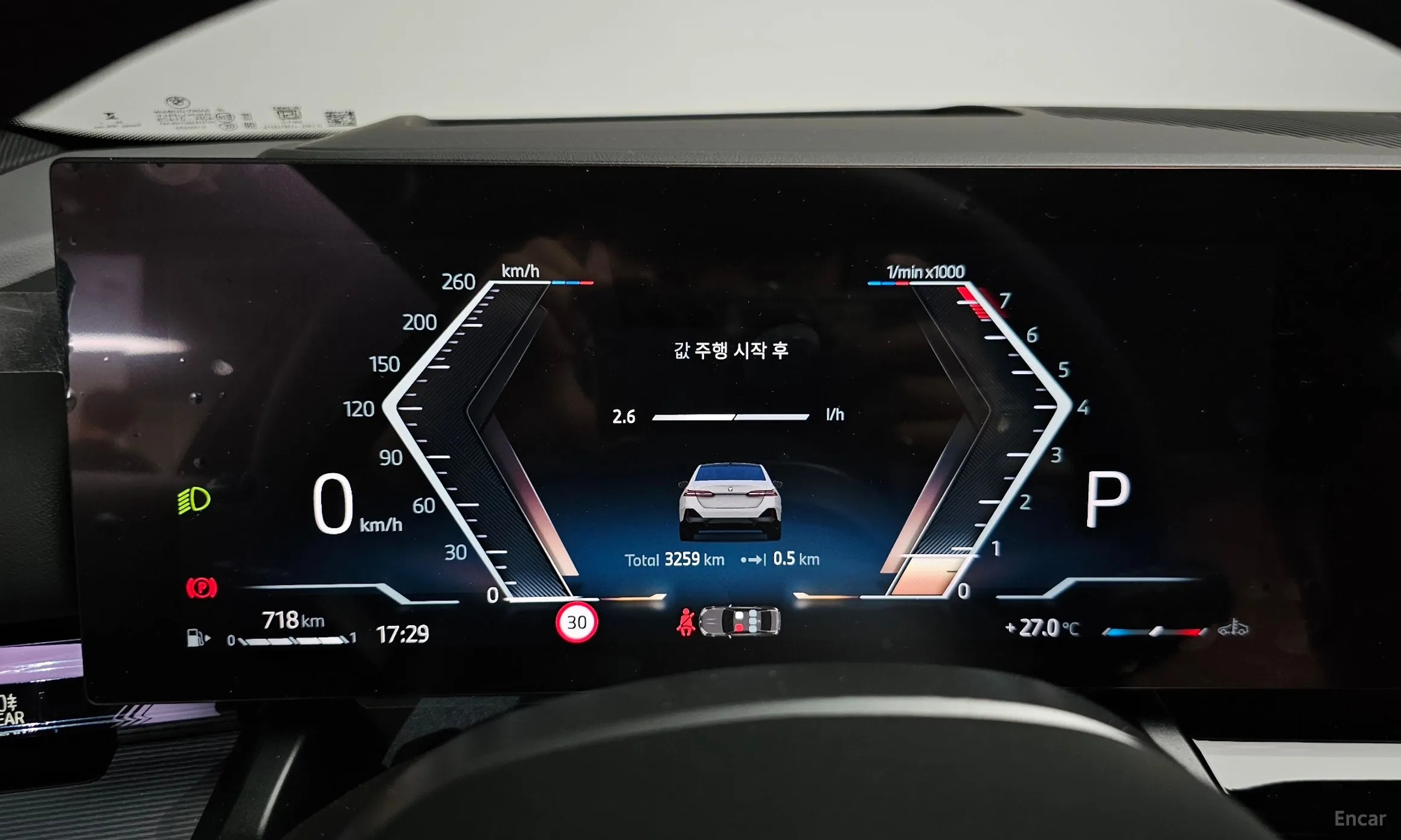 BMW 5 Series (G60) превью 8