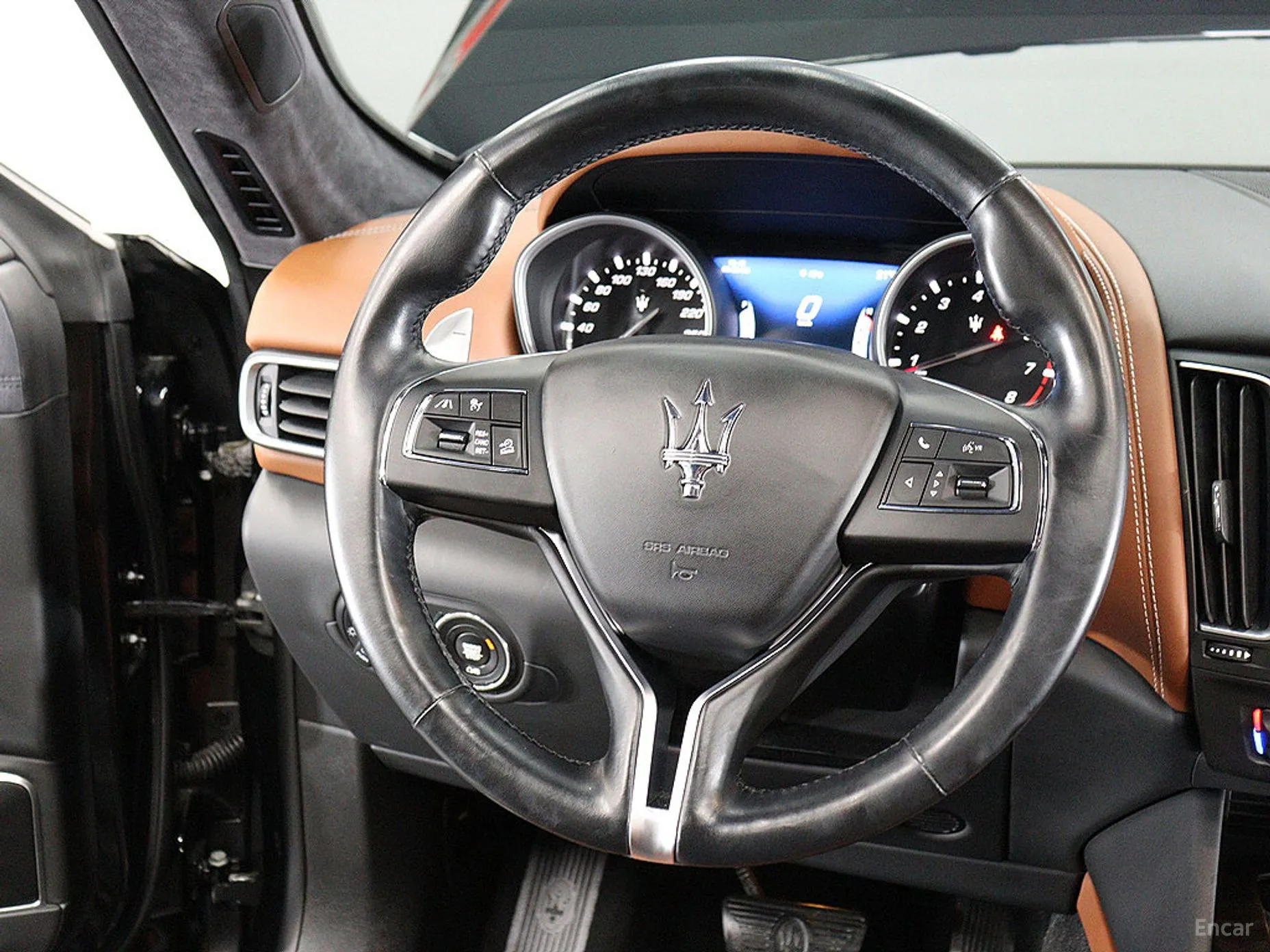 Maserati Levante превью 15