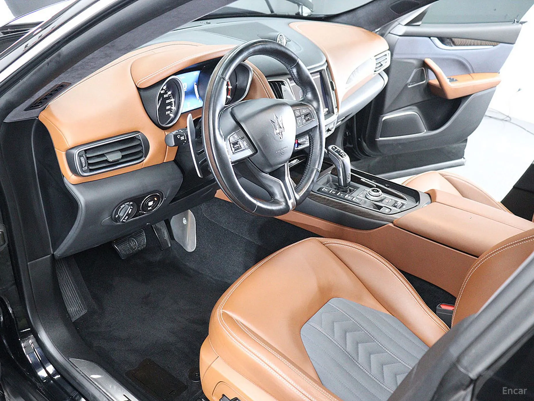 Maserati Levante превью 17