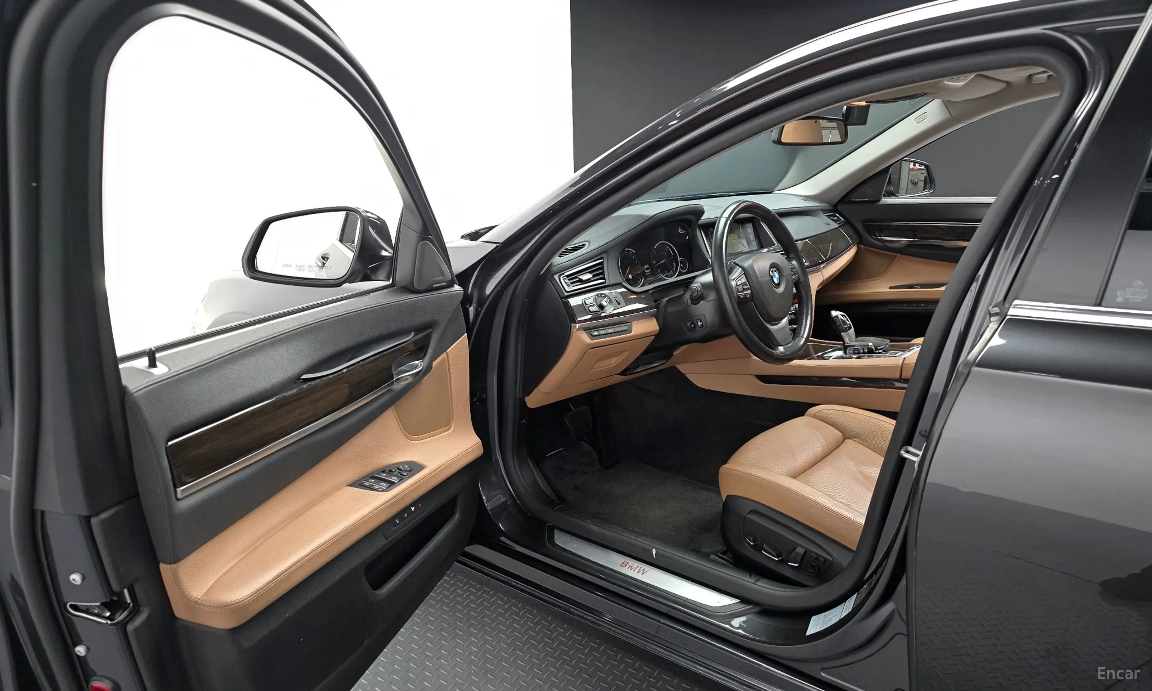 BMW 7 Series (F01) превью 10