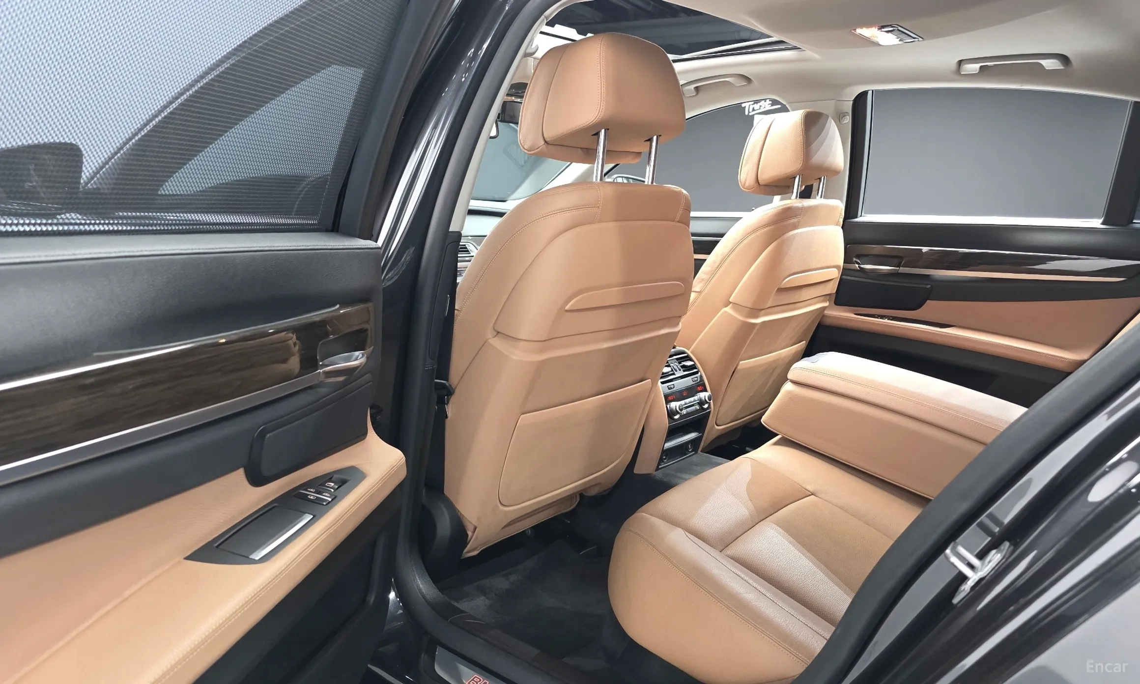 BMW 7 Series (F01) превью 11