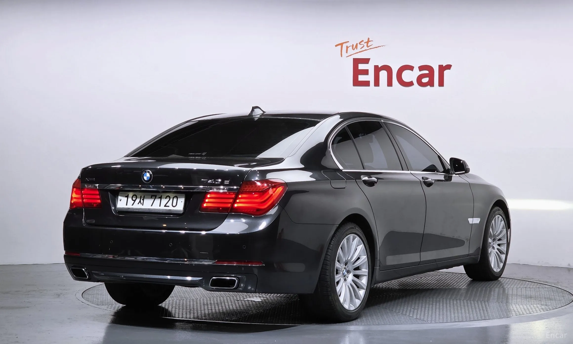 BMW 7 Series (F01)