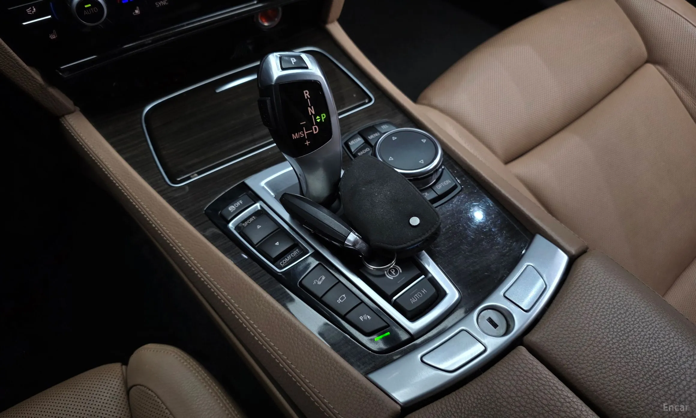 BMW 7 Series (F01) превью 9