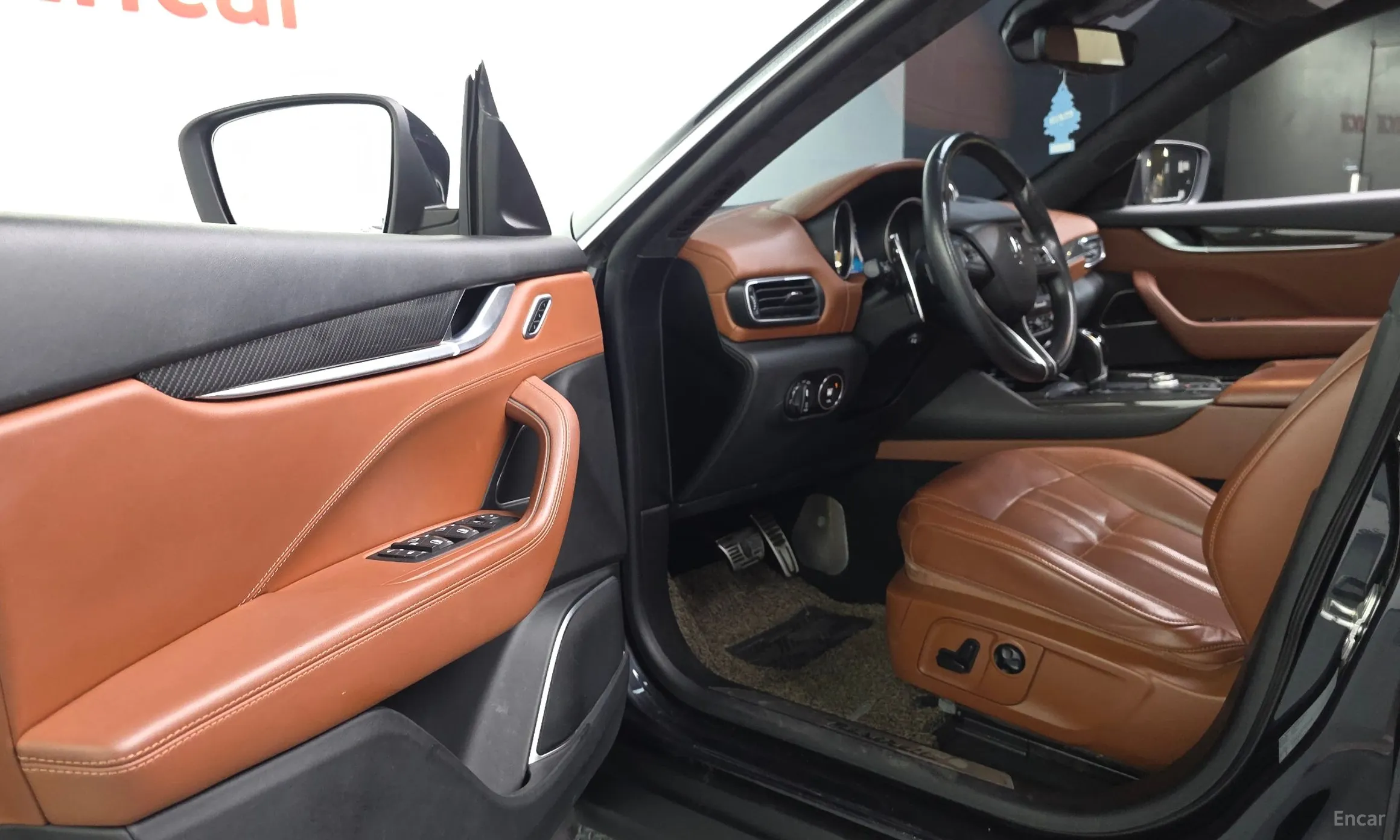 Maserati Levante превью 10