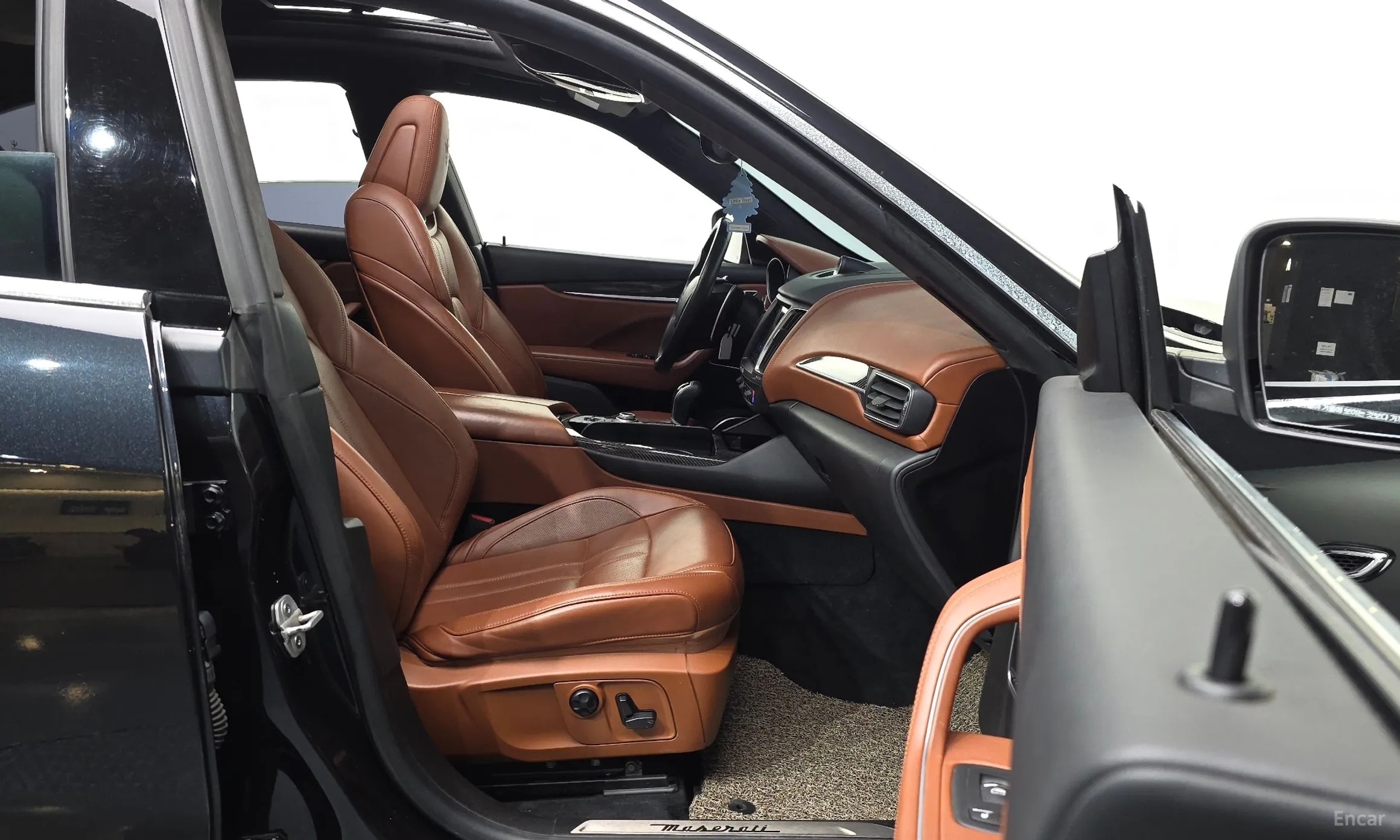 Maserati Levante превью 11