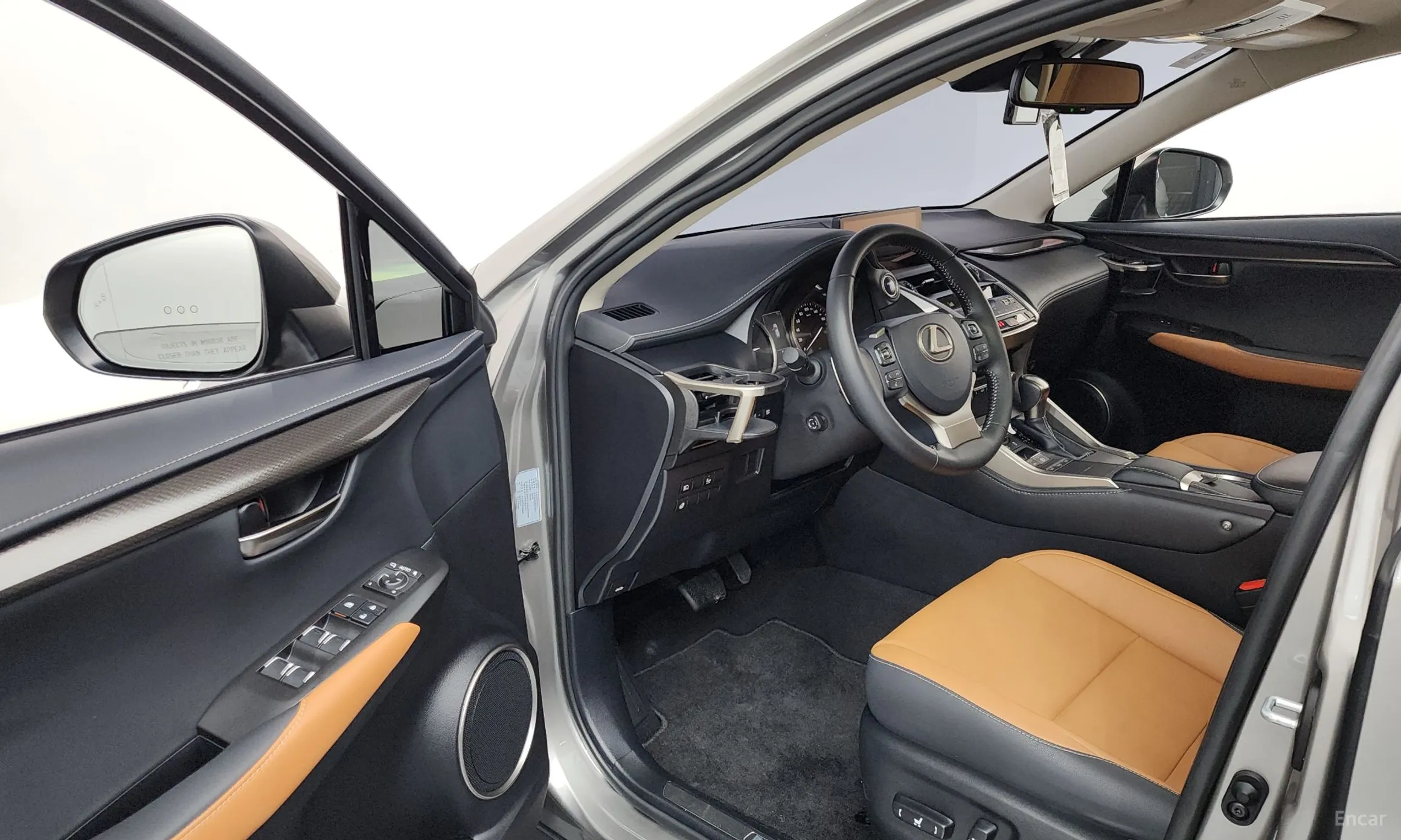 Lexus NX300h превью 10