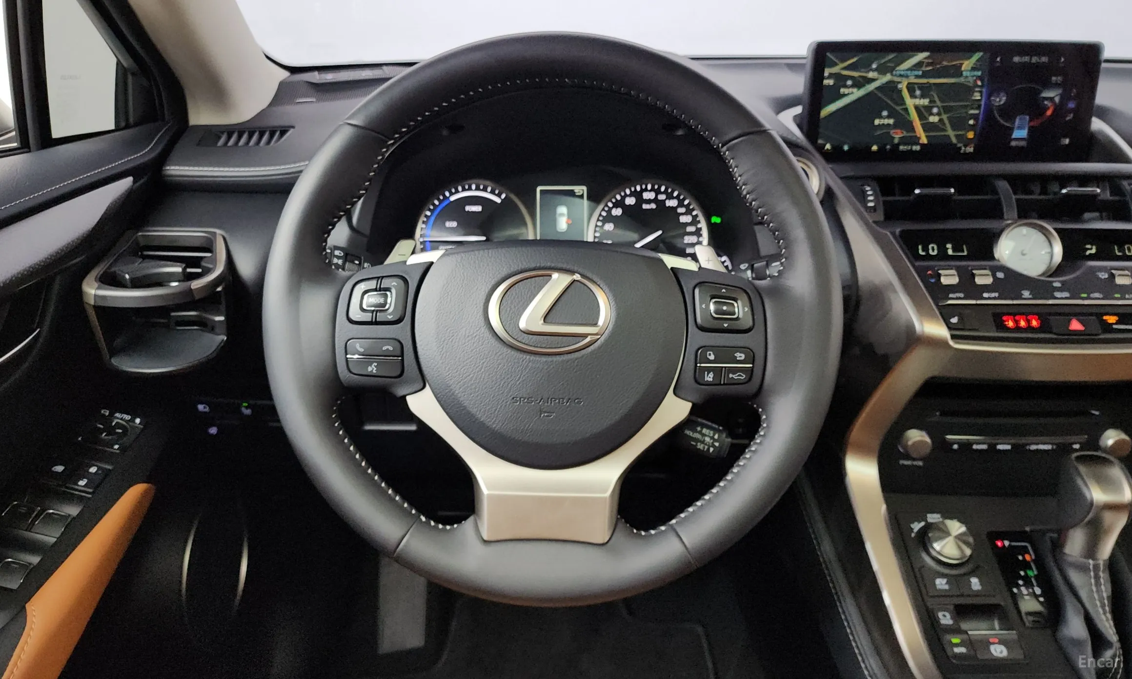 Lexus NX300h превью 14
