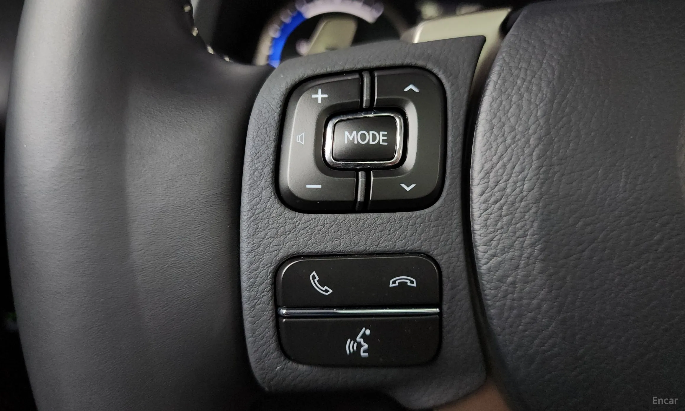 Lexus NX300h превью 17