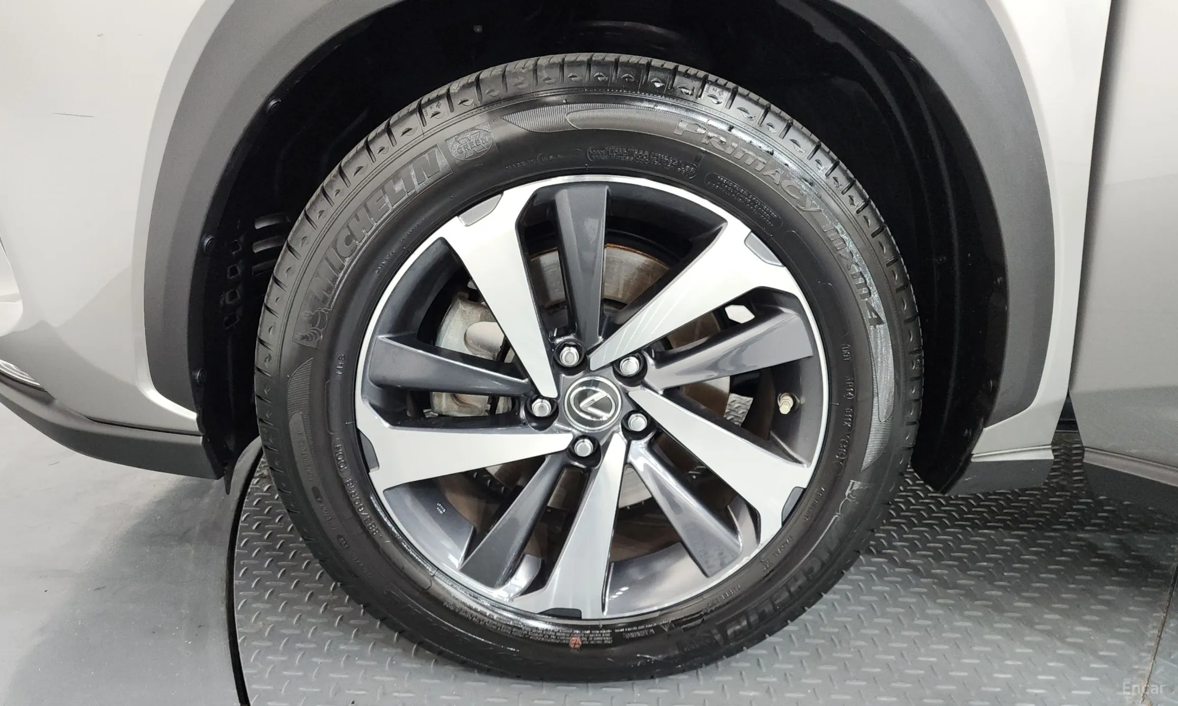 Lexus NX300h превью 5