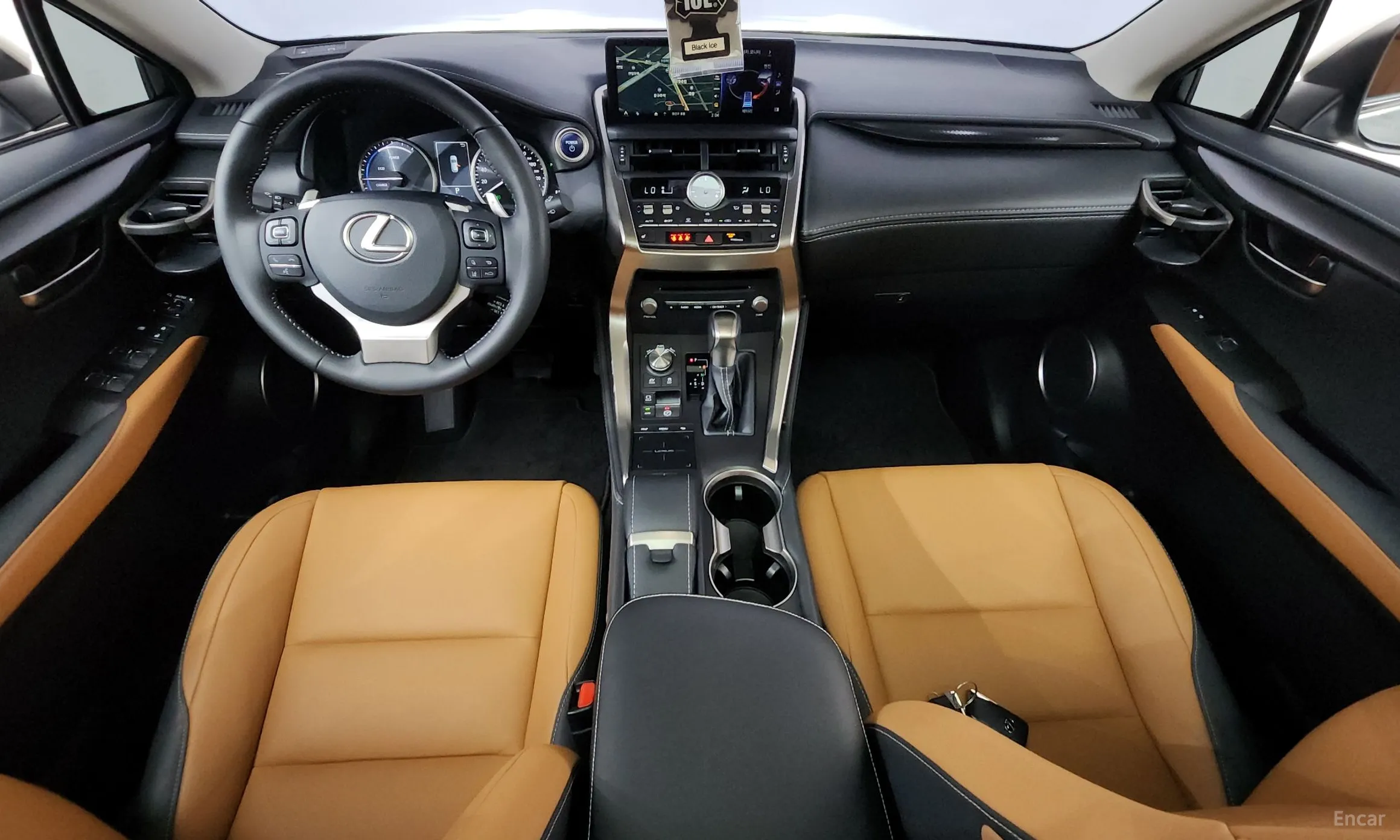 Lexus NX300h превью 7