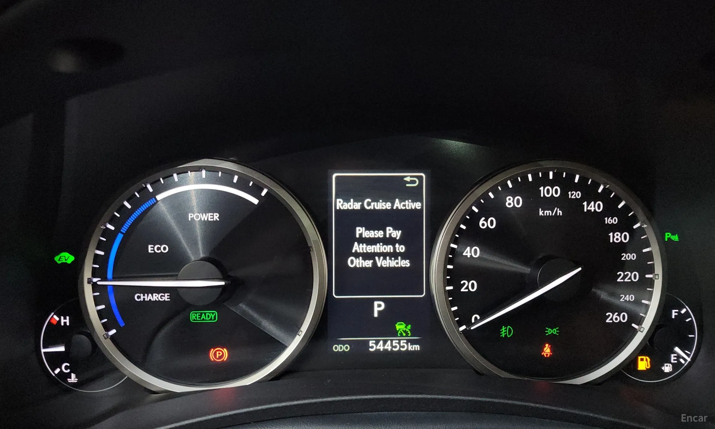 Lexus NX300h превью 8