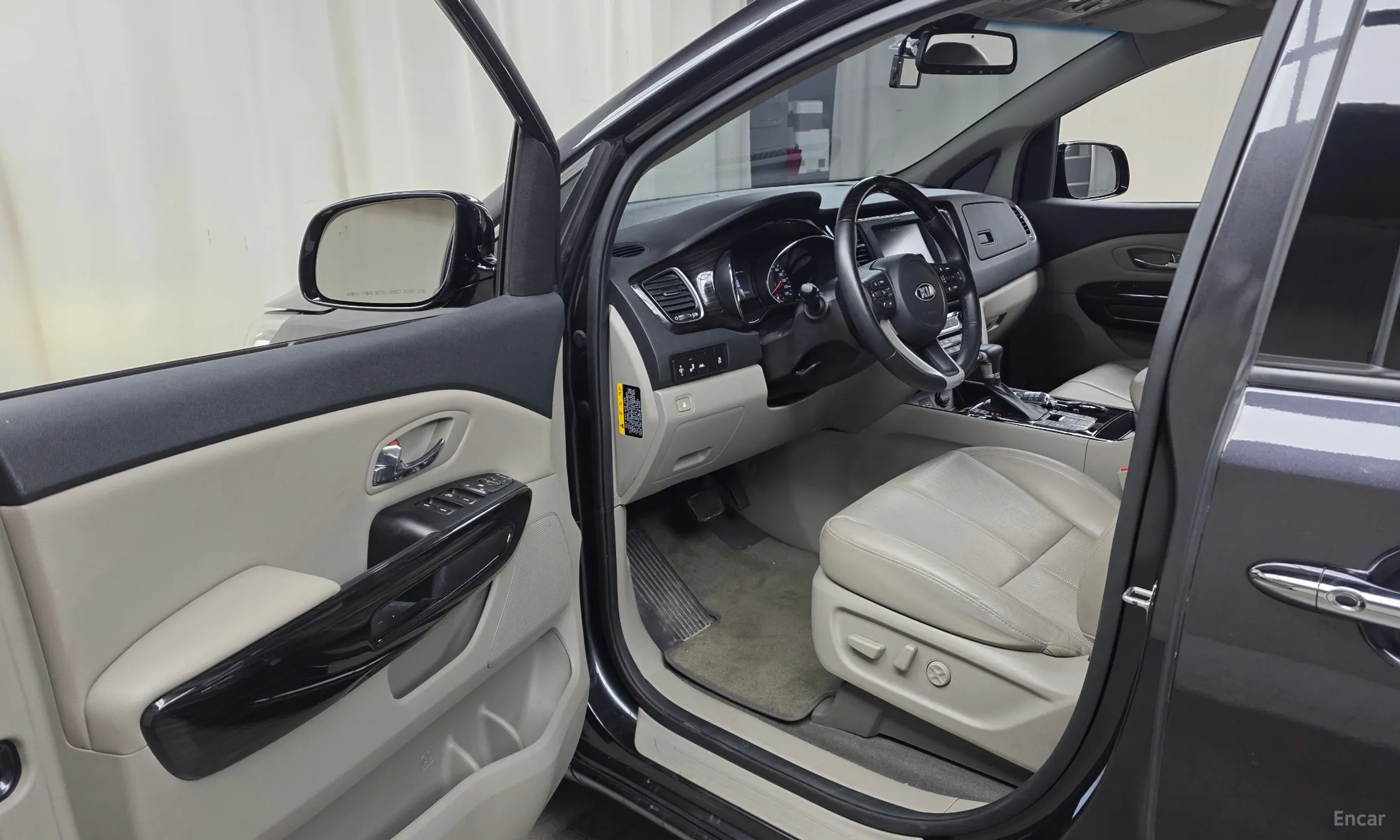 Kia Carnival превью 10