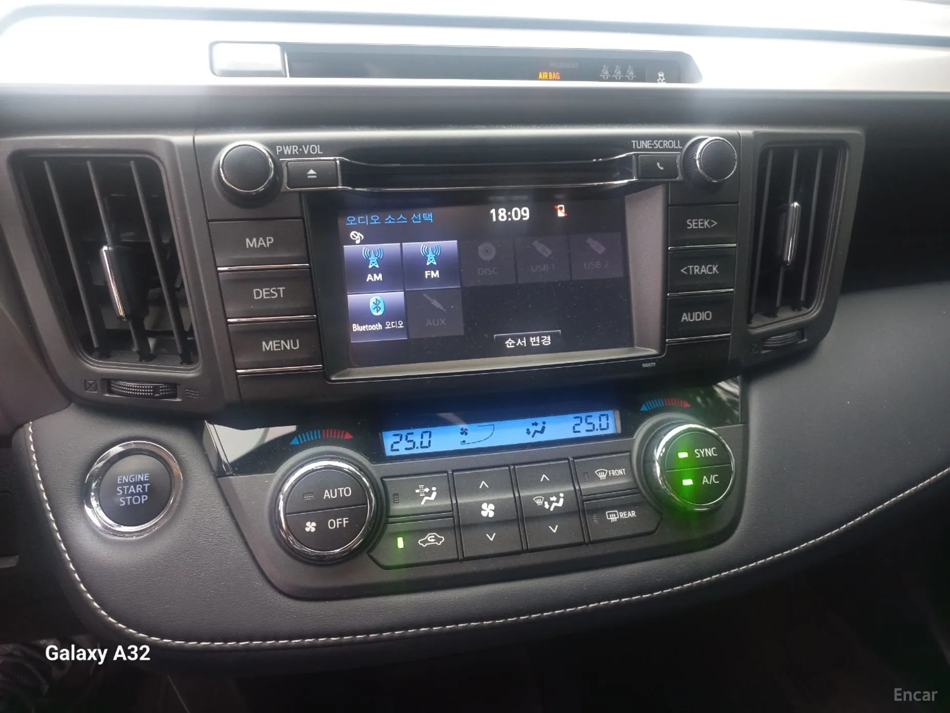 Toyota RAV4 превью 11