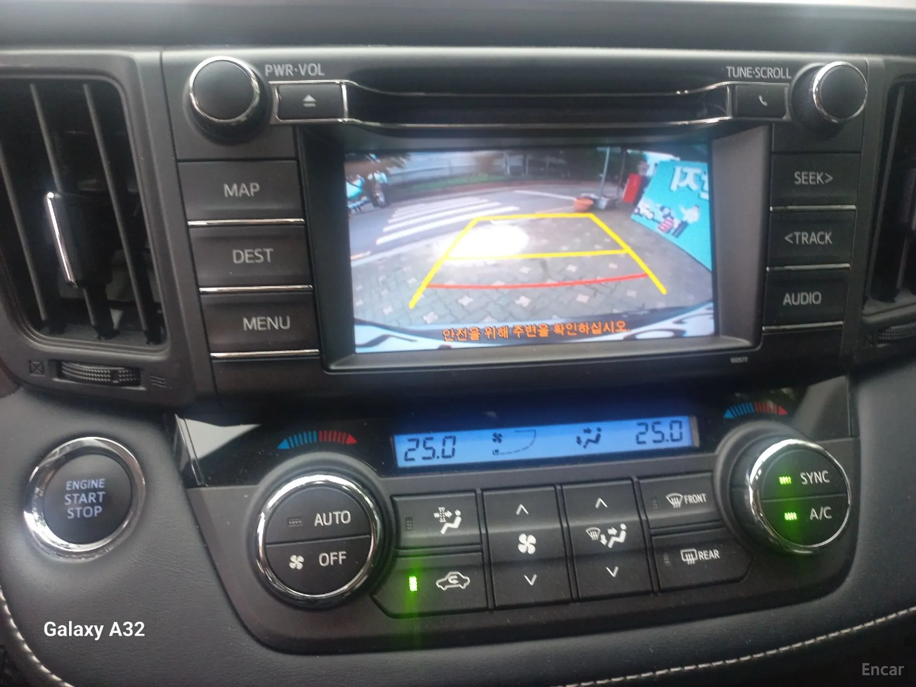 Toyota RAV4 превью 12