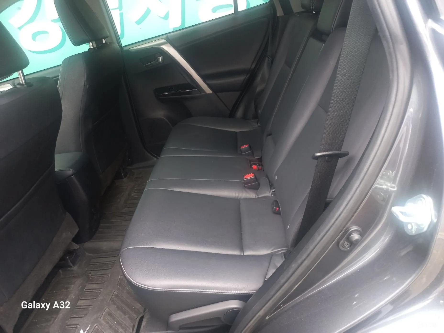 Toyota RAV4 превью 15
