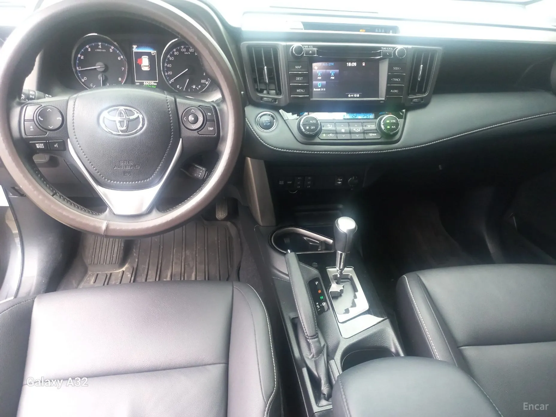Toyota RAV4 превью 16