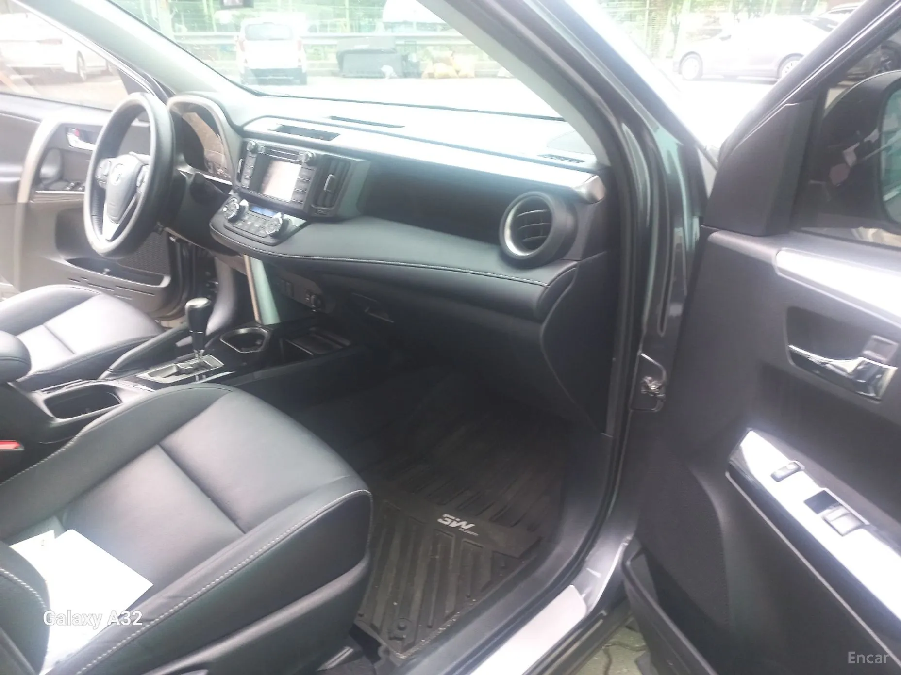 Toyota RAV4 превью 18