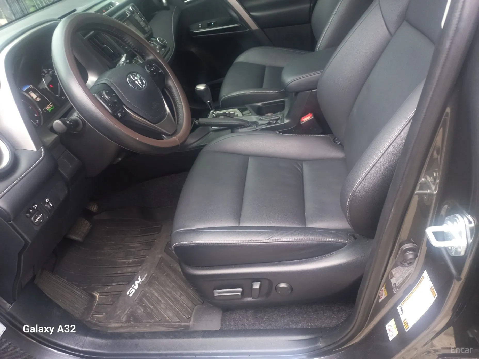 Toyota RAV4 превью 6