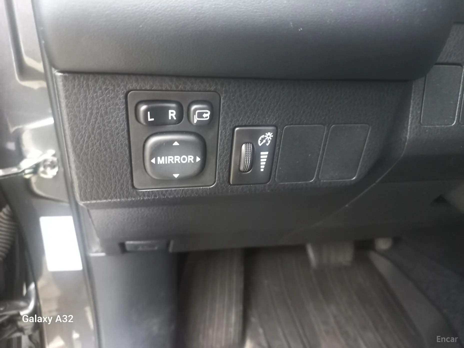 Toyota RAV4 превью 8