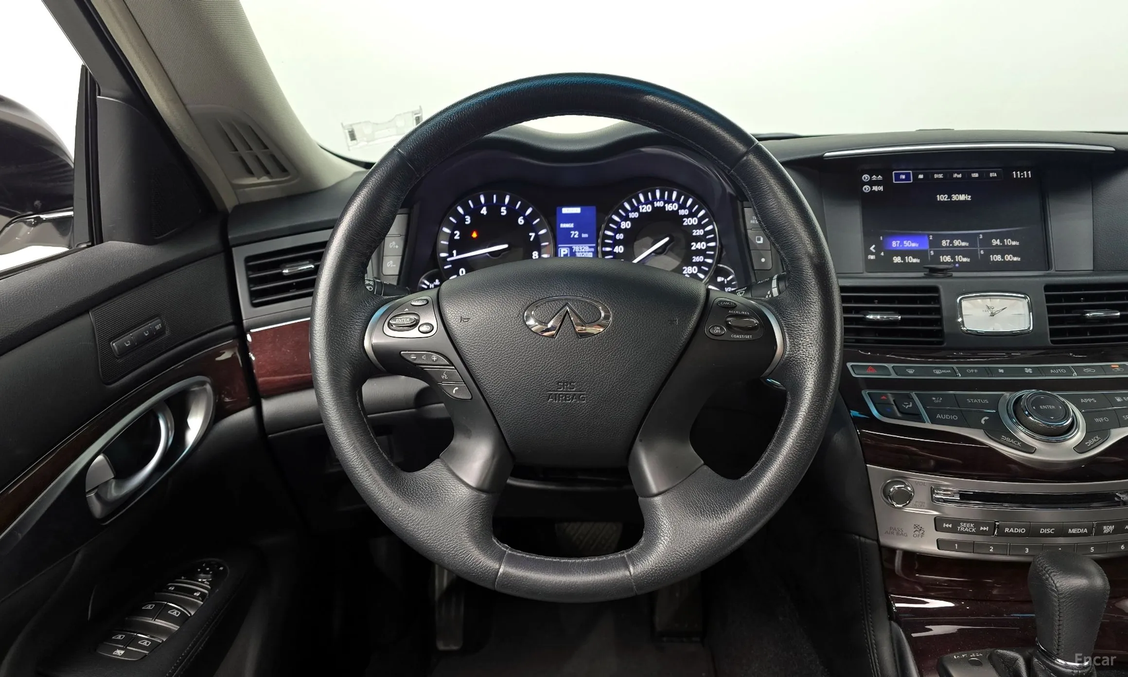 Infiniti Q70 превью 13