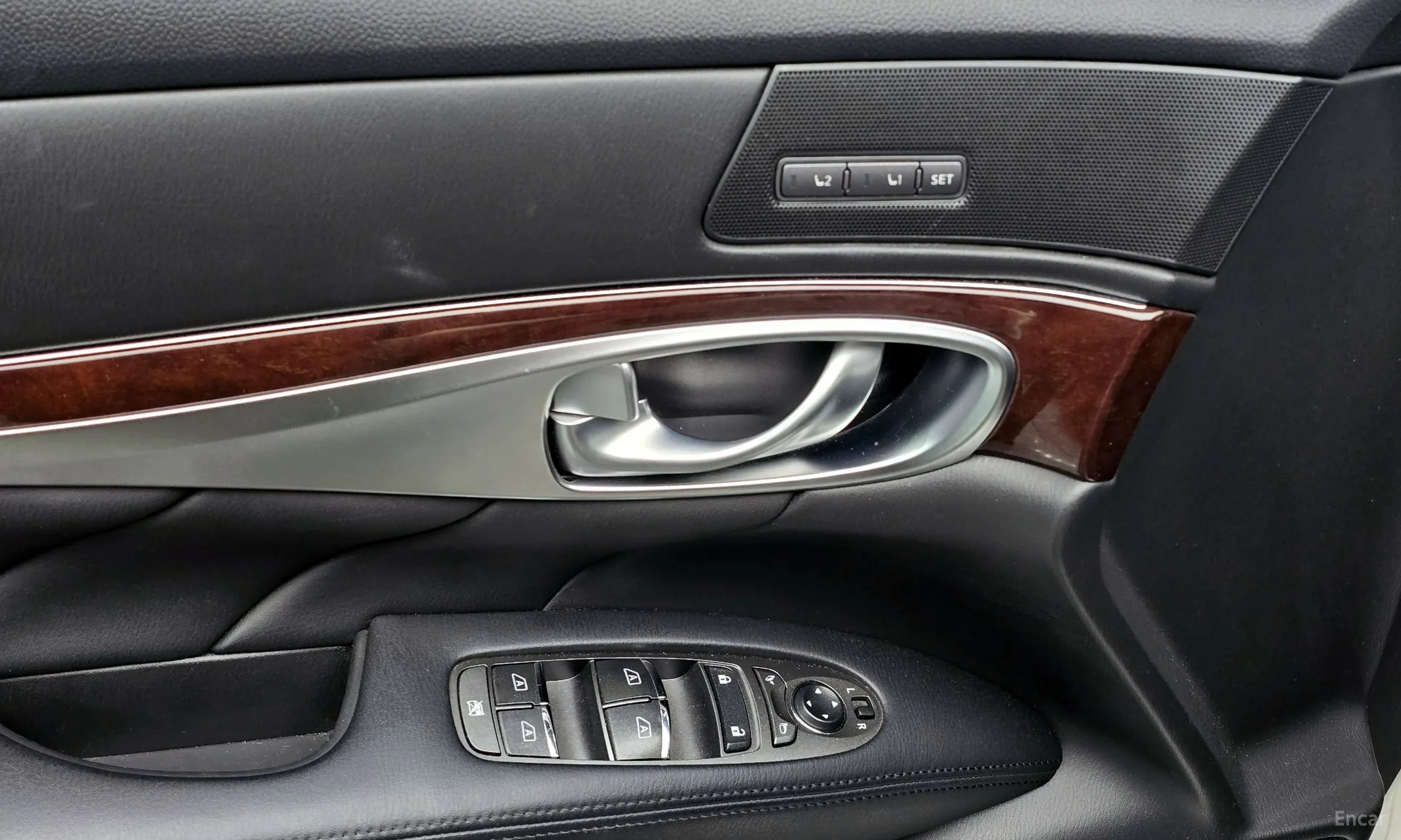 Infiniti Q70 превью 18
