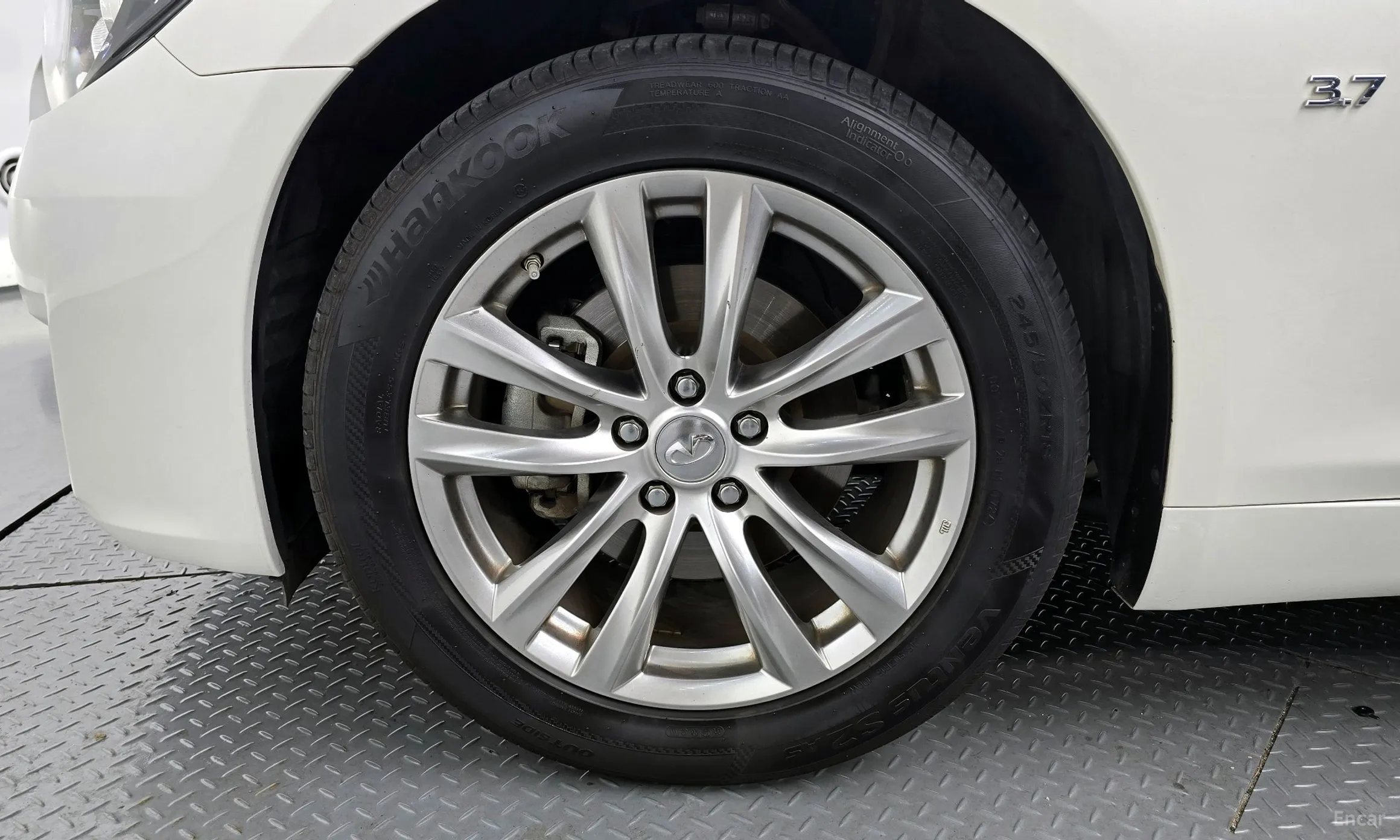 Infiniti Q70 превью 5