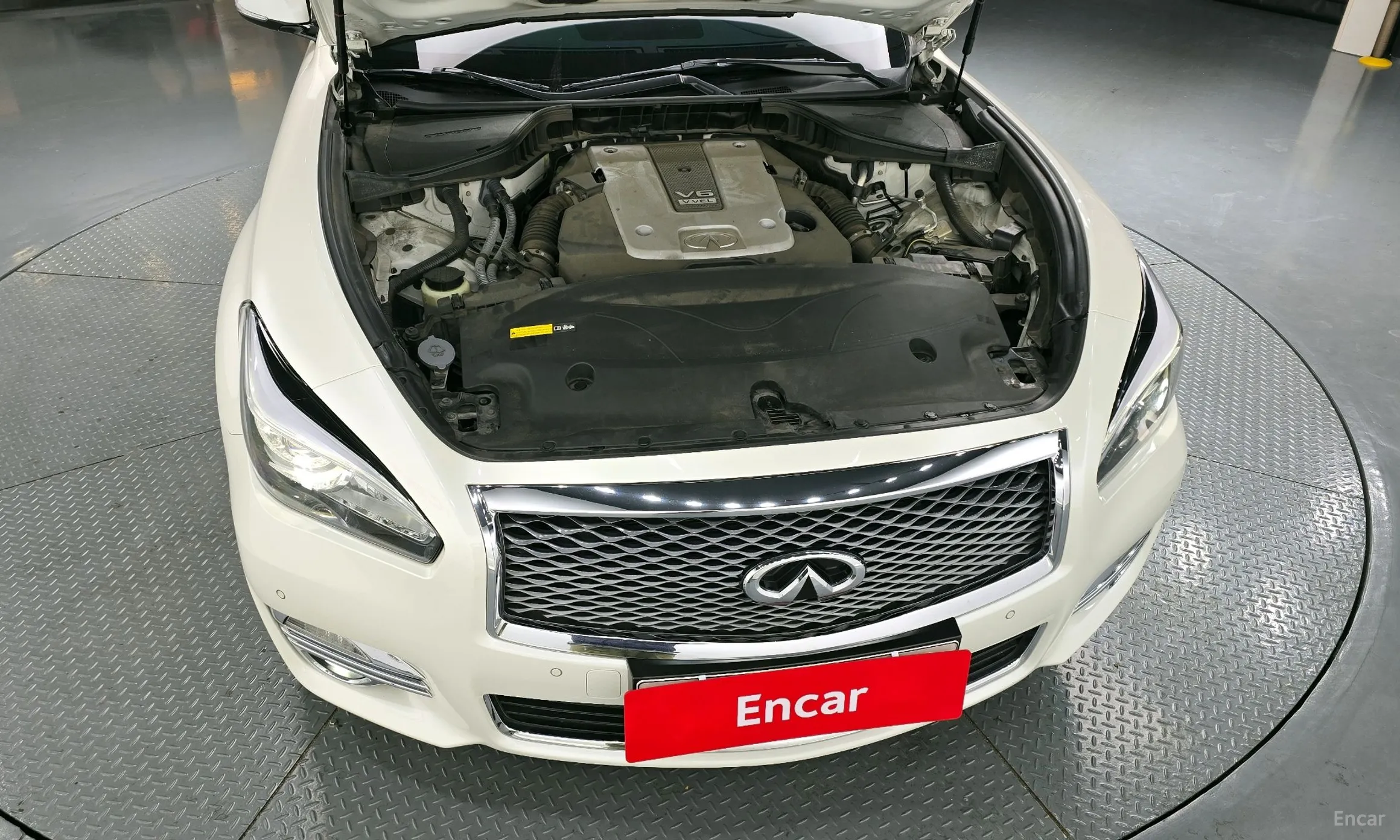 Infiniti Q70 превью 6