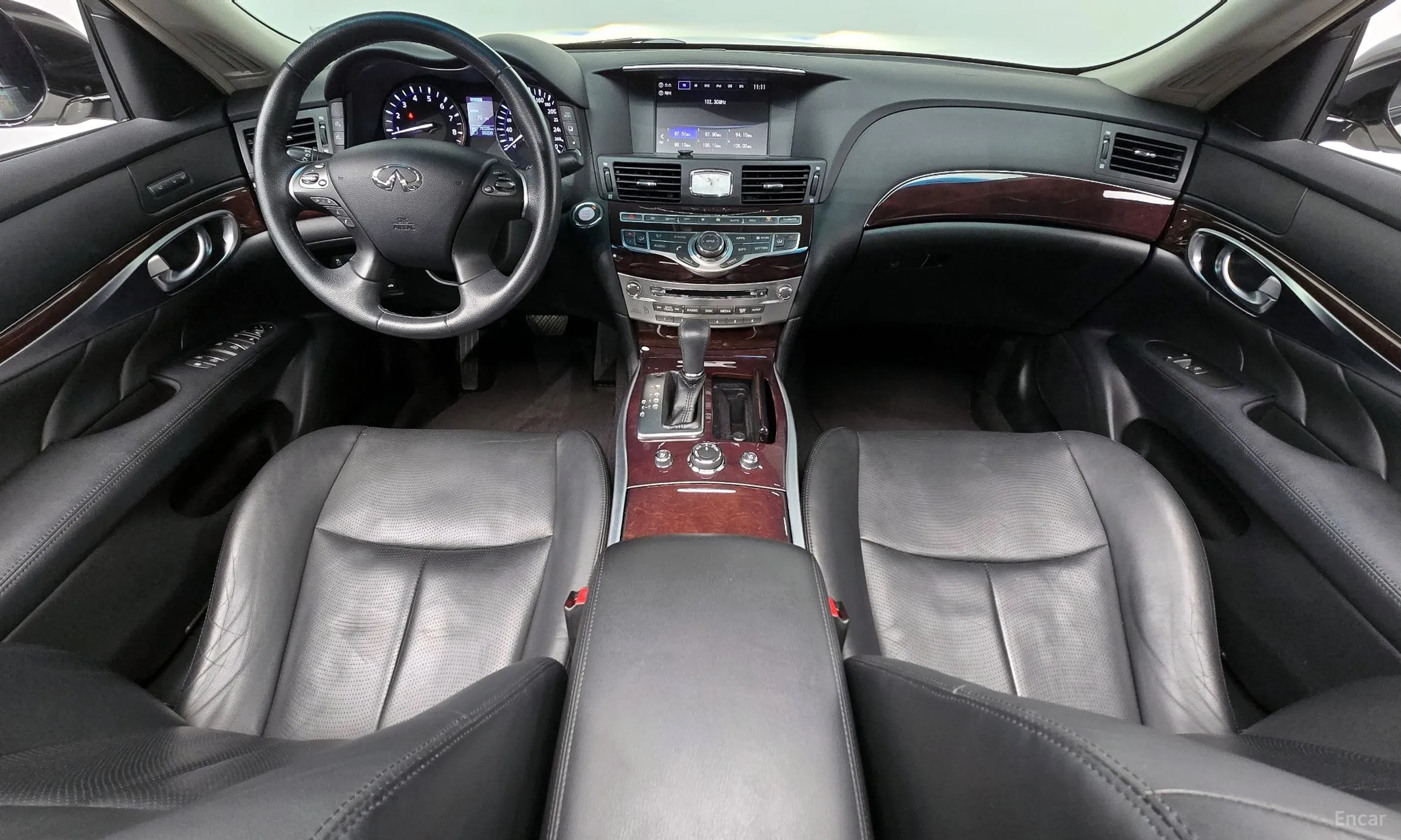 Infiniti Q70 превью 7