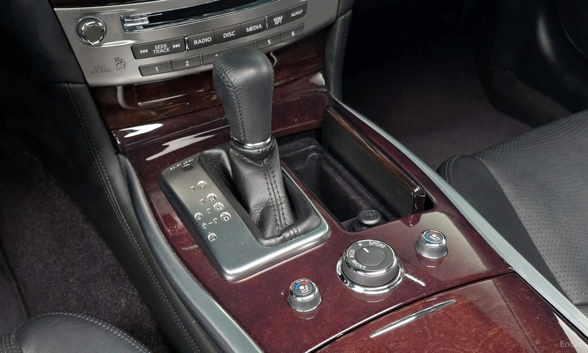 Infiniti Q70 превью 9