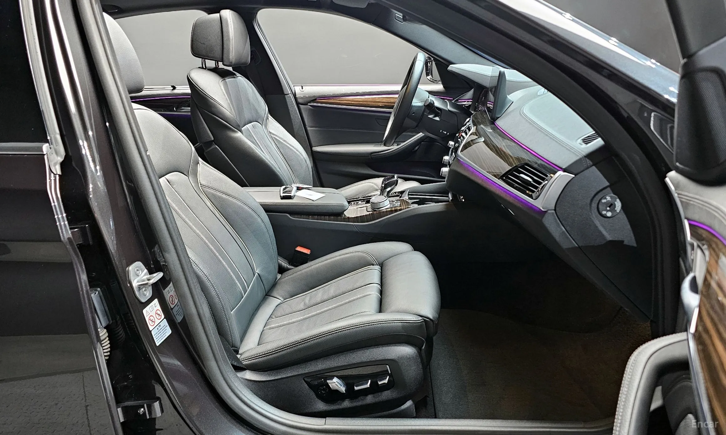 BMW 5 Series (G30) превью 11