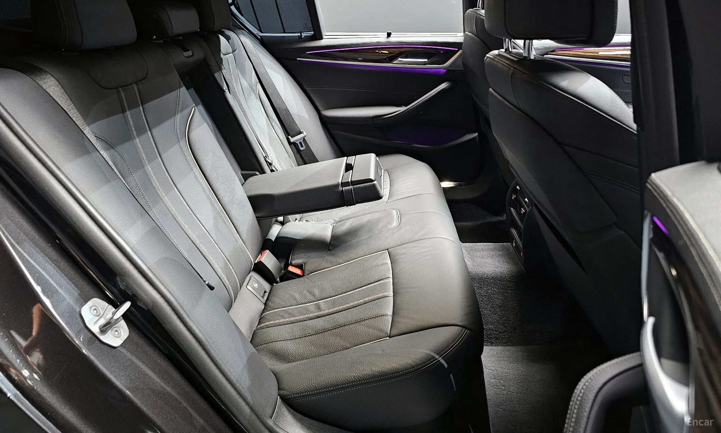 BMW 5 Series (G30) превью 12