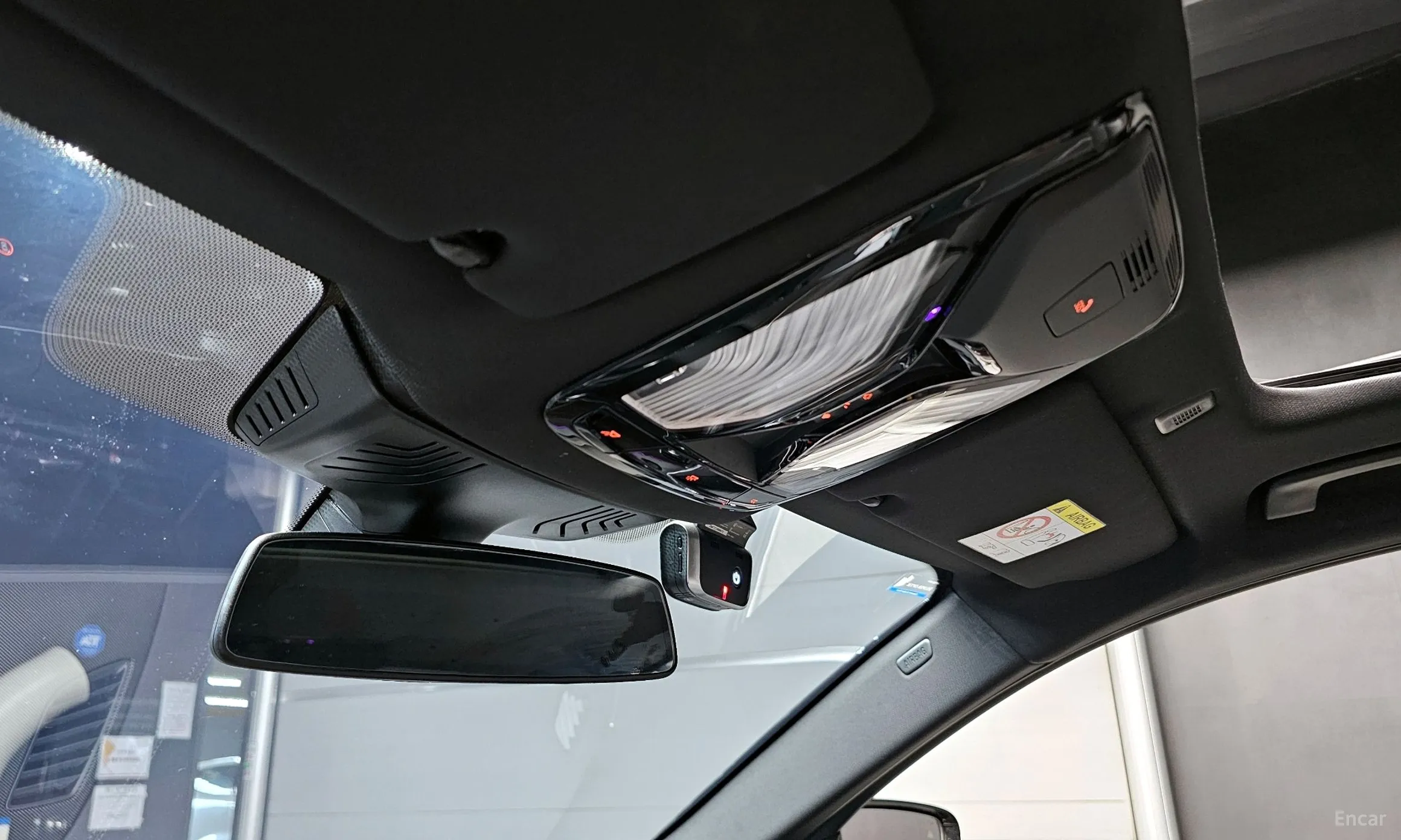 BMW 5 Series (G30) превью 19