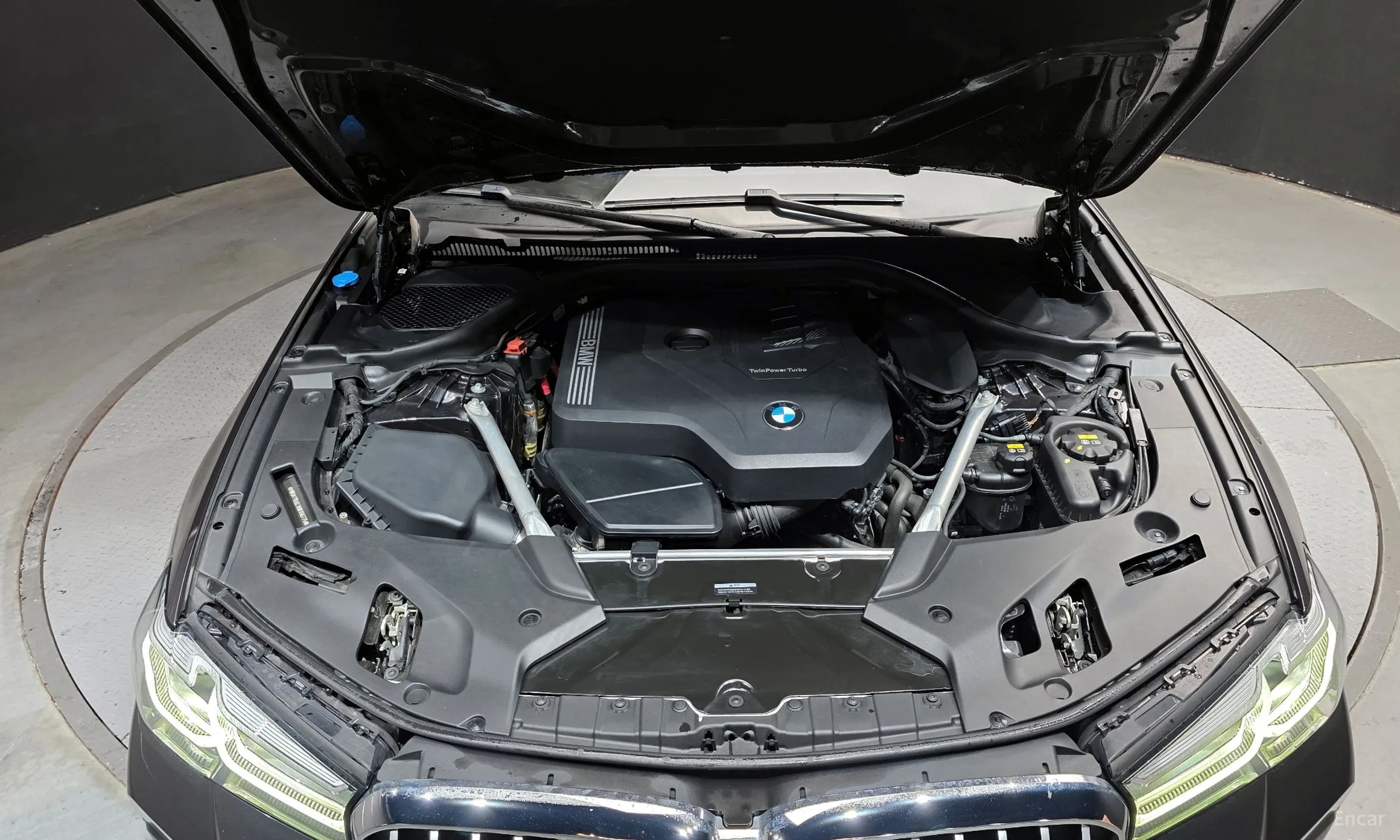 BMW 5 Series (G30) превью 6