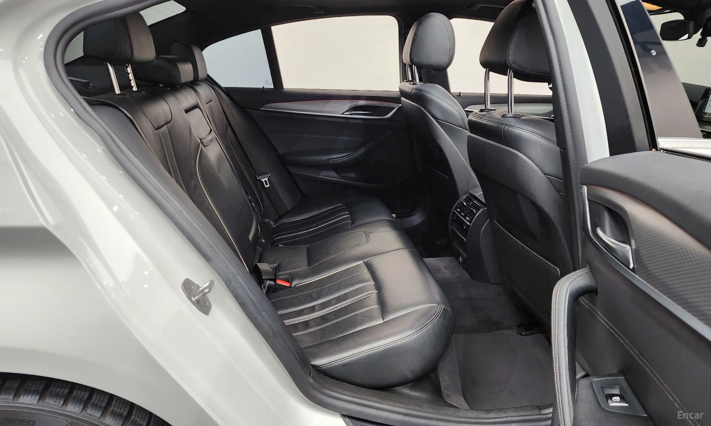 BMW 5 Series (G30) превью 11