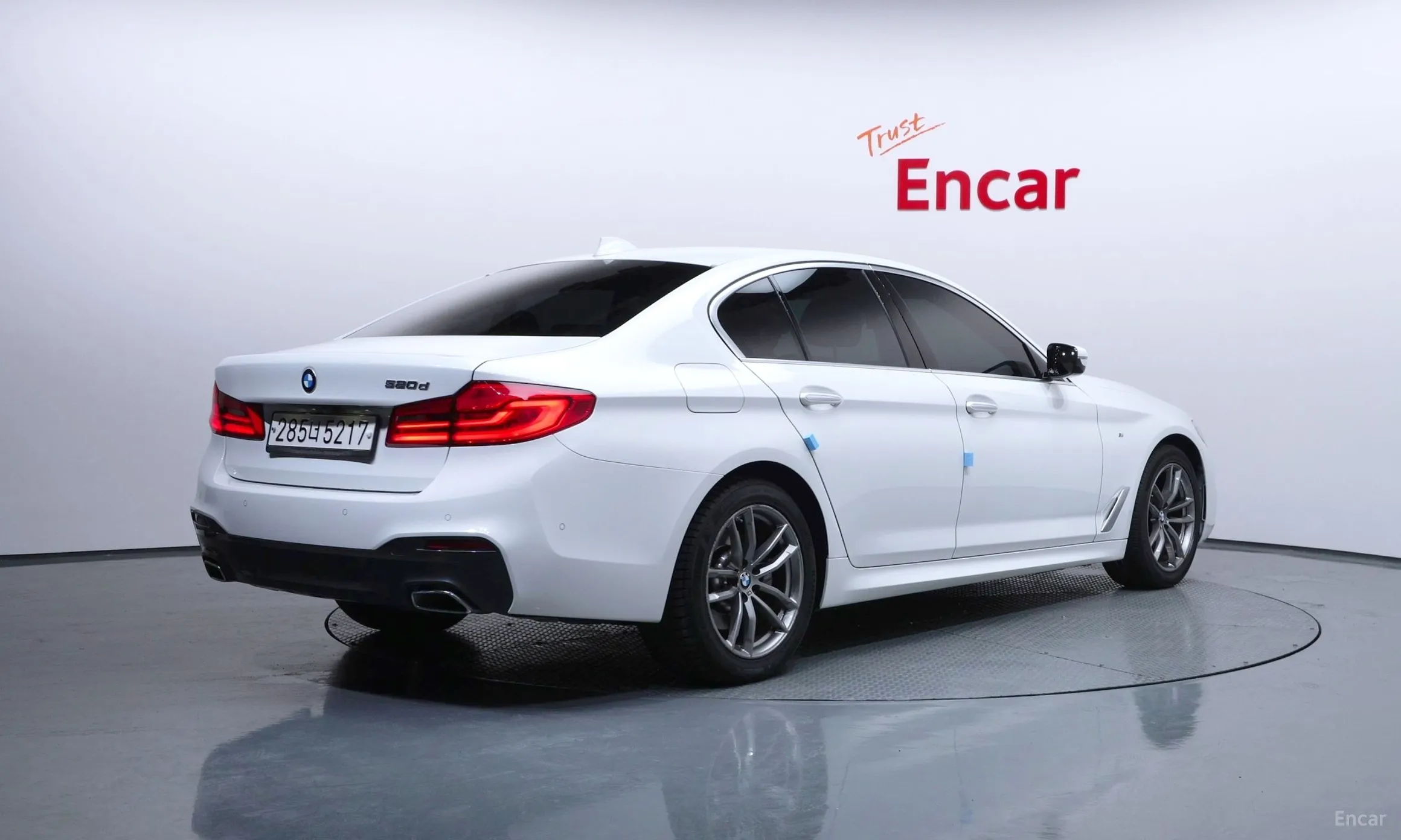 BMW 5 Series (G30) превью 2