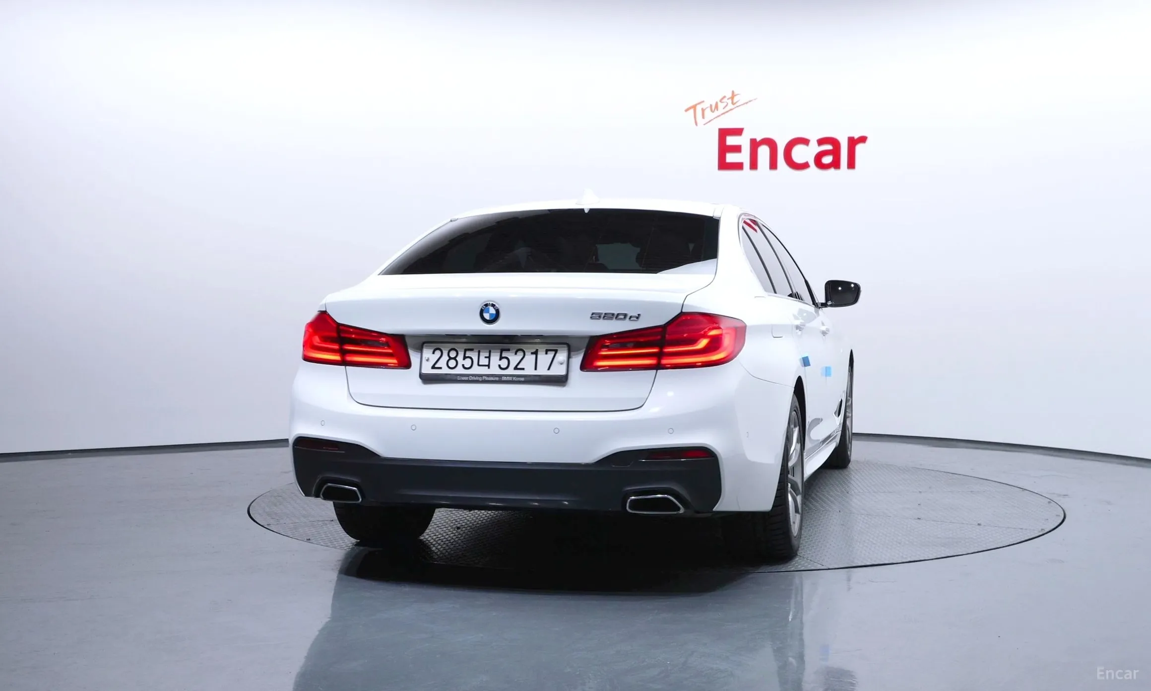 BMW 5 Series (G30) превью 4
