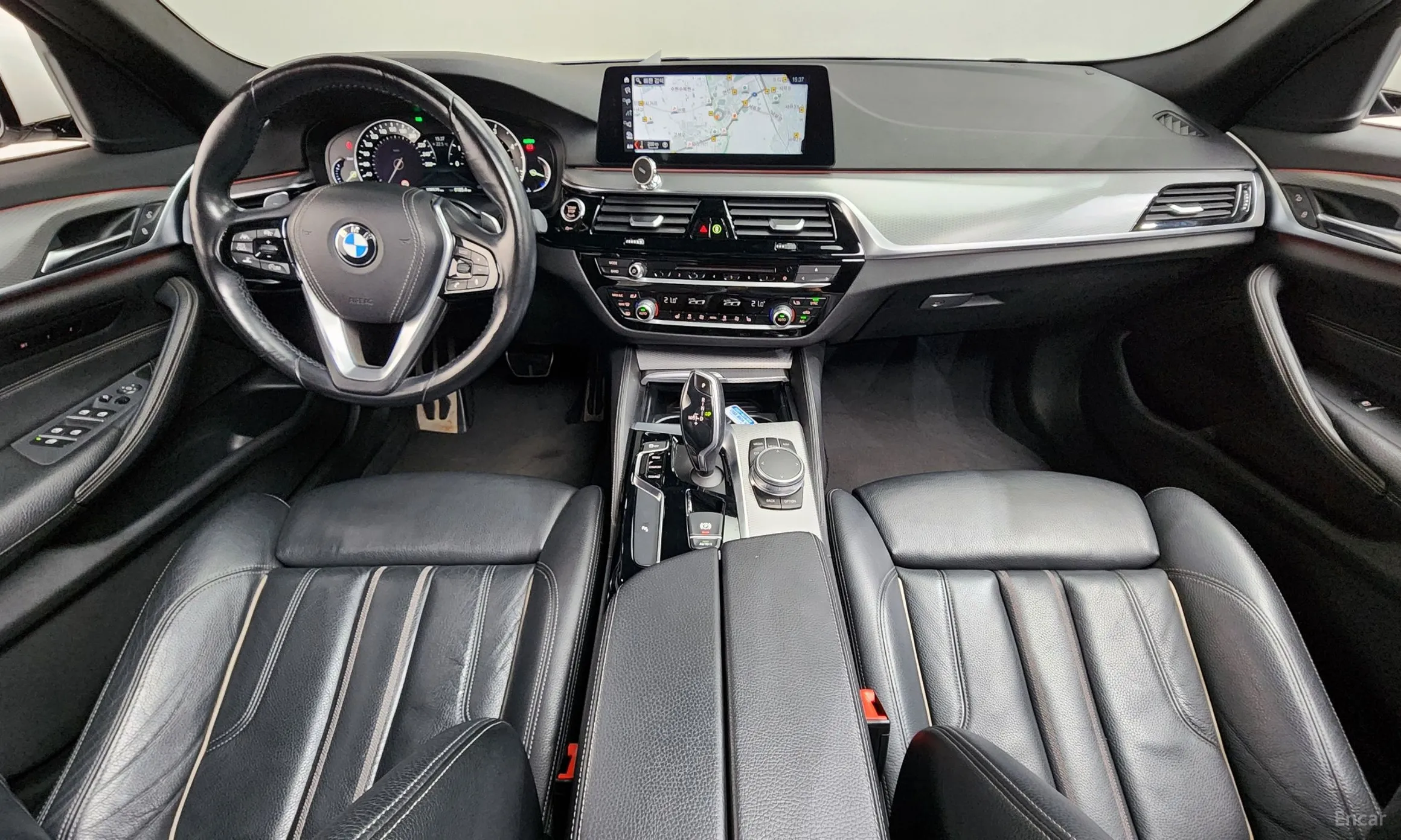 BMW 5 Series (G30) превью 7