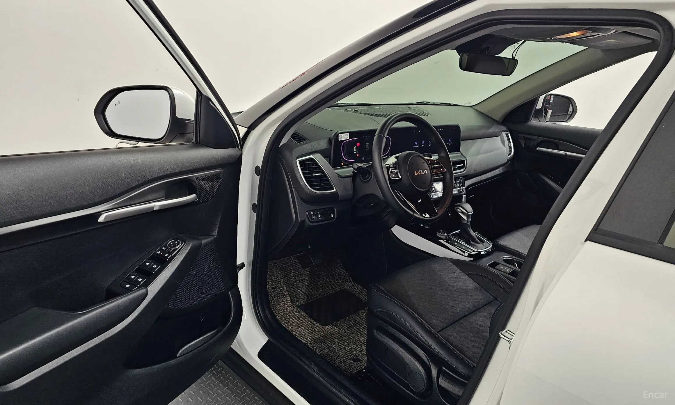 Kia Seltos превью 10