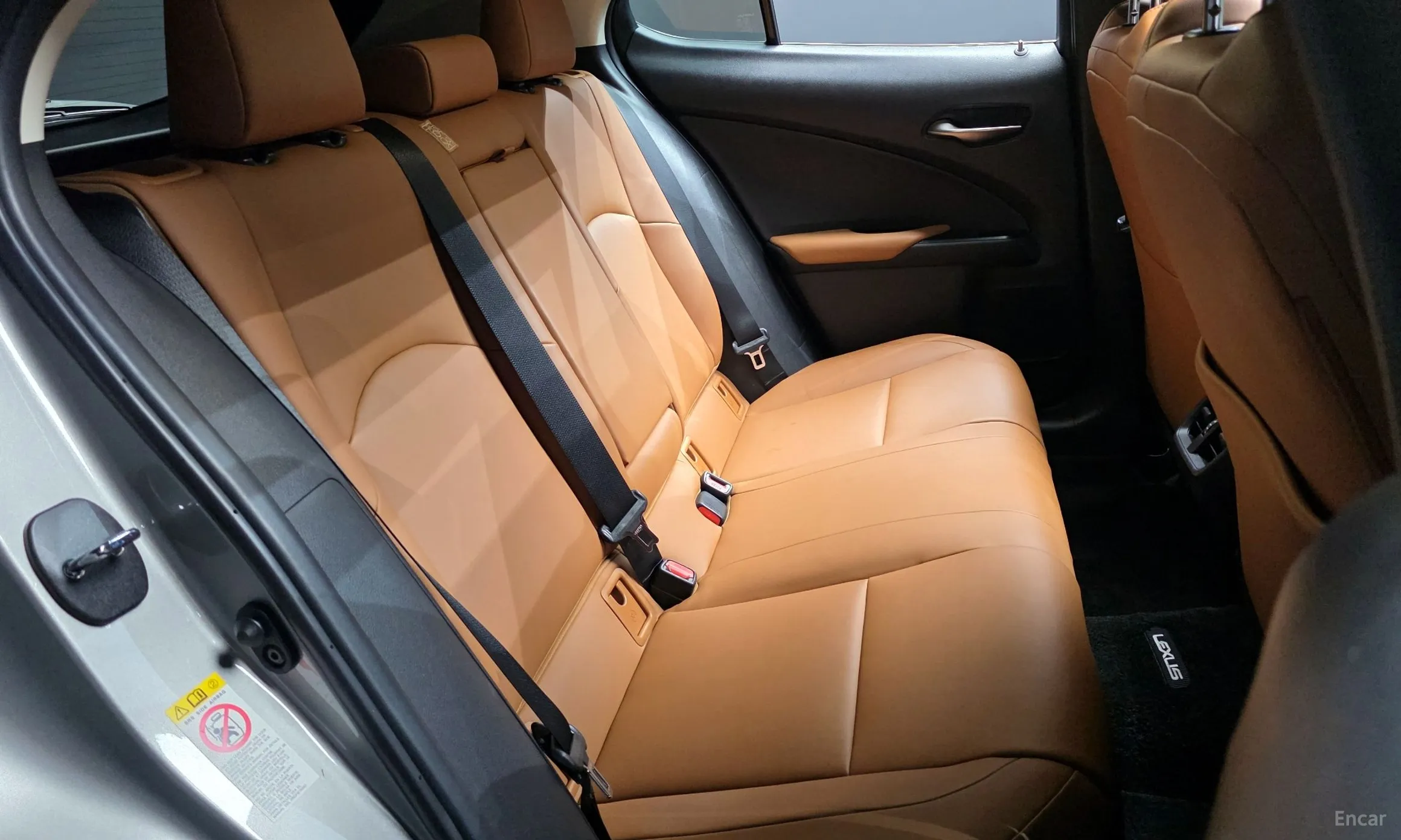 Lexus UX250h превью 11