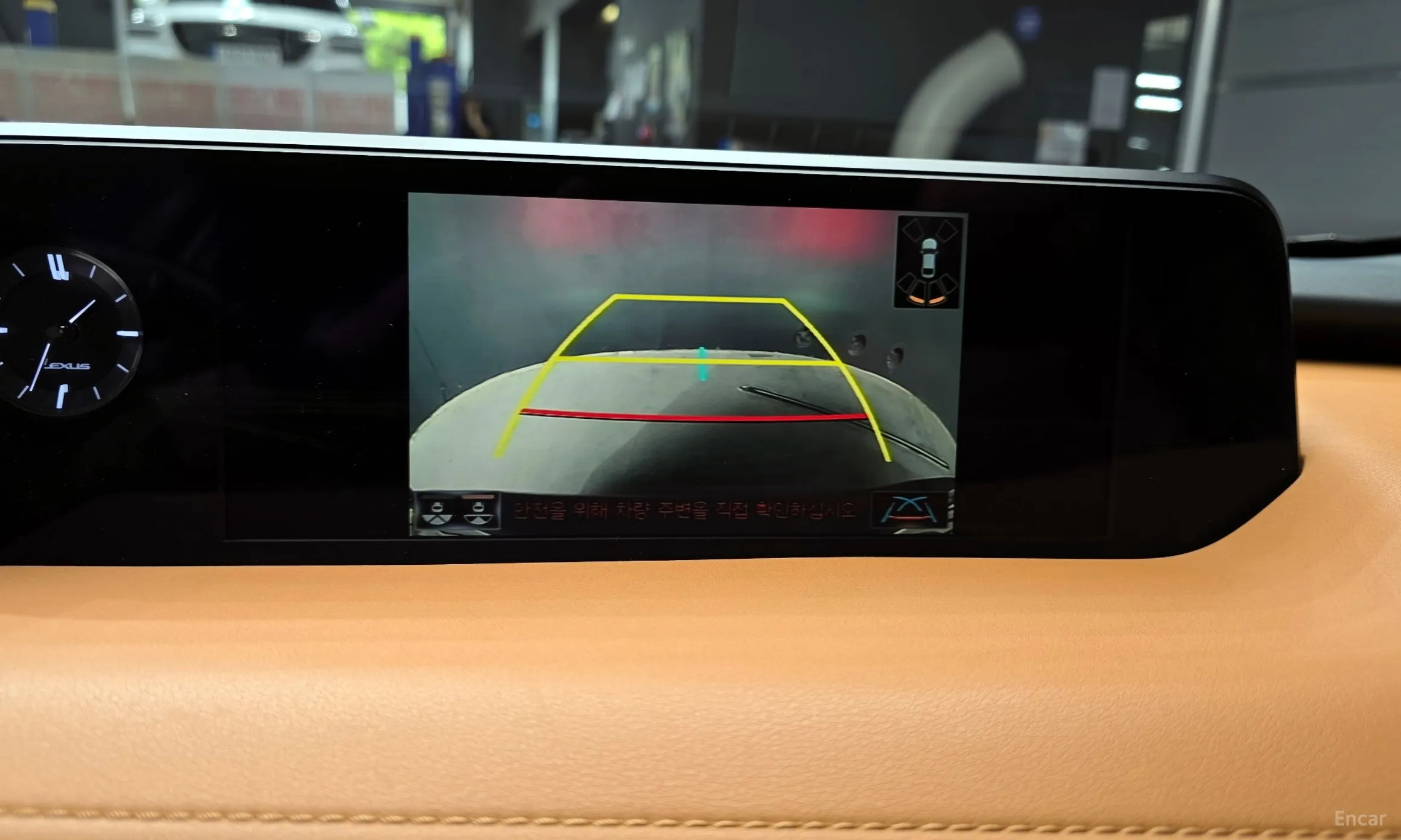 Lexus UX250h превью 15