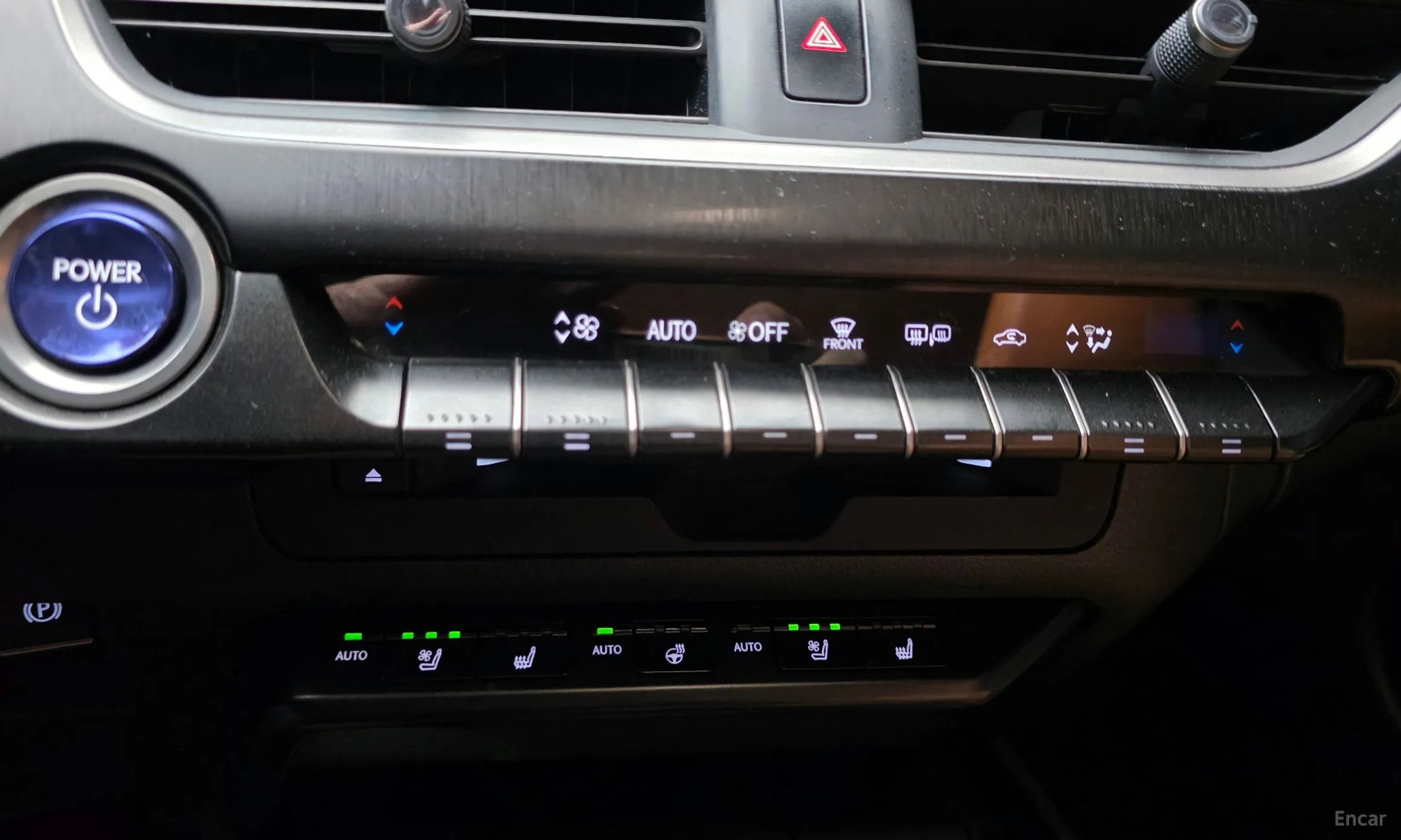 Lexus UX250h превью 16