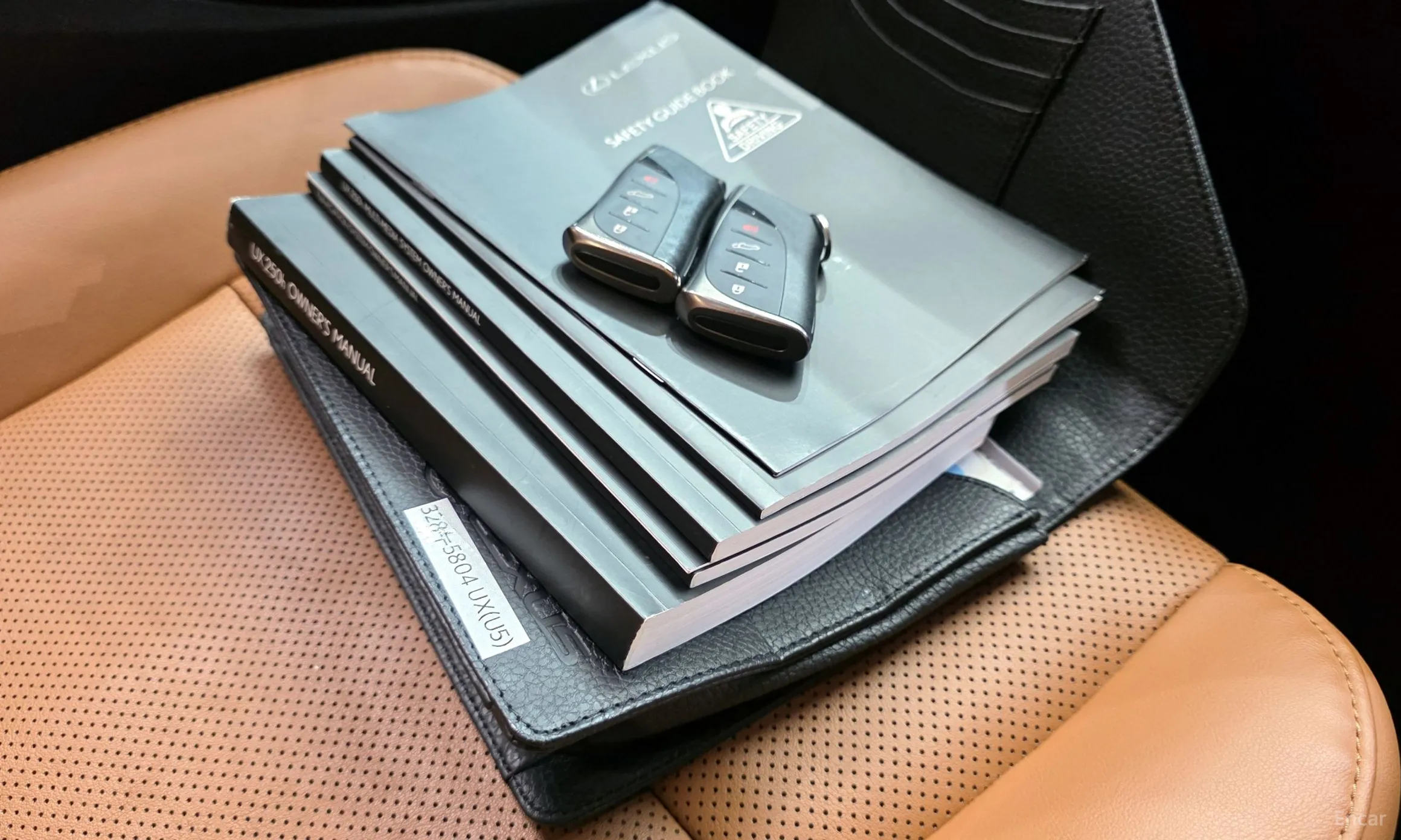 Lexus UX250h превью 18