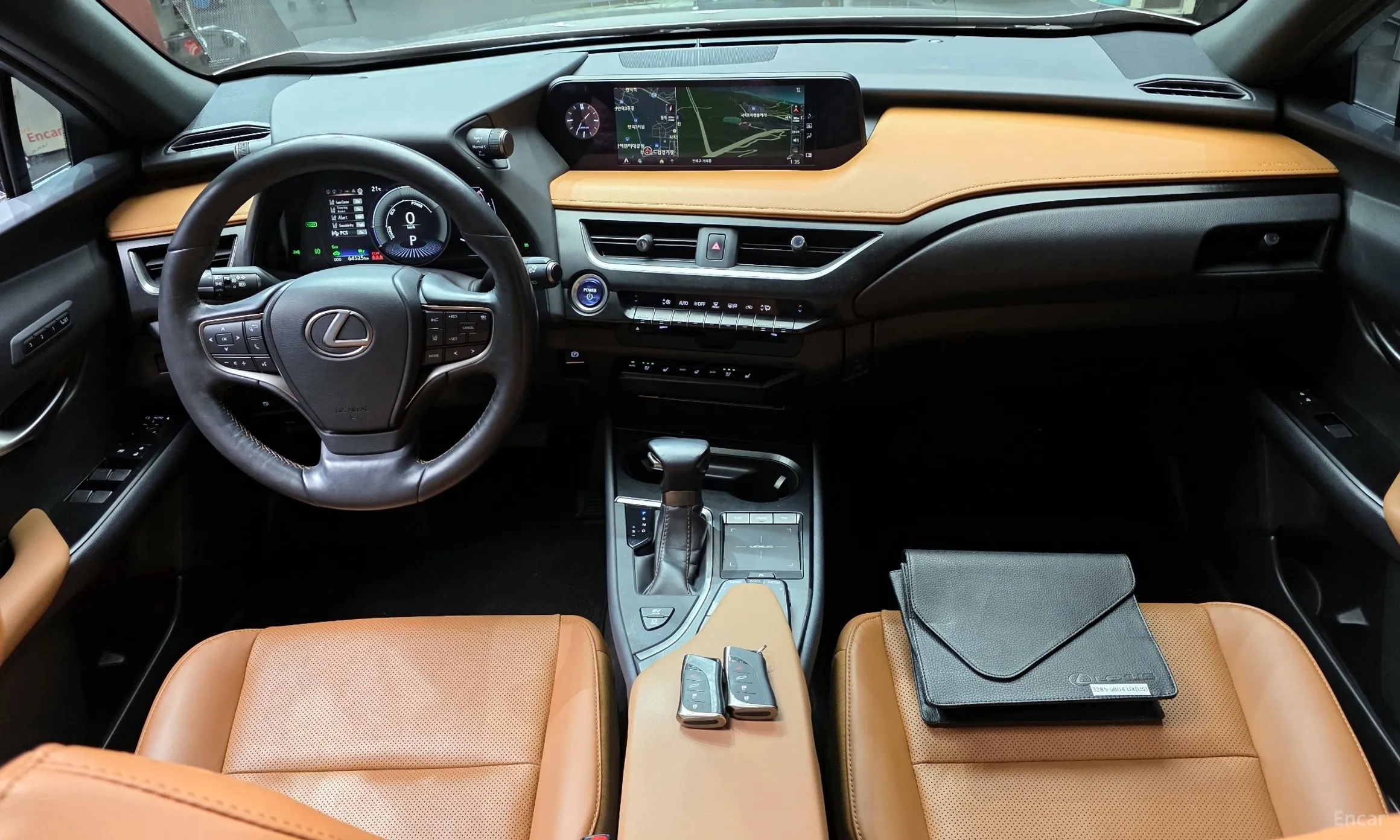 Lexus UX250h превью 7