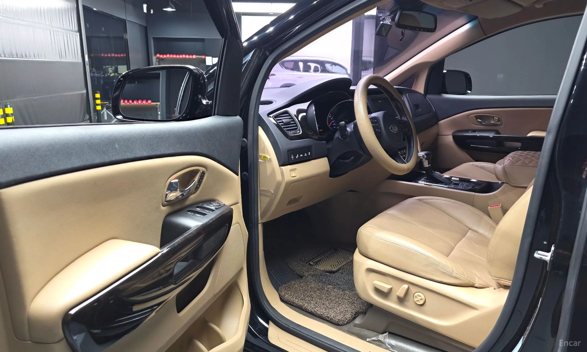 Kia Carnival превью 10