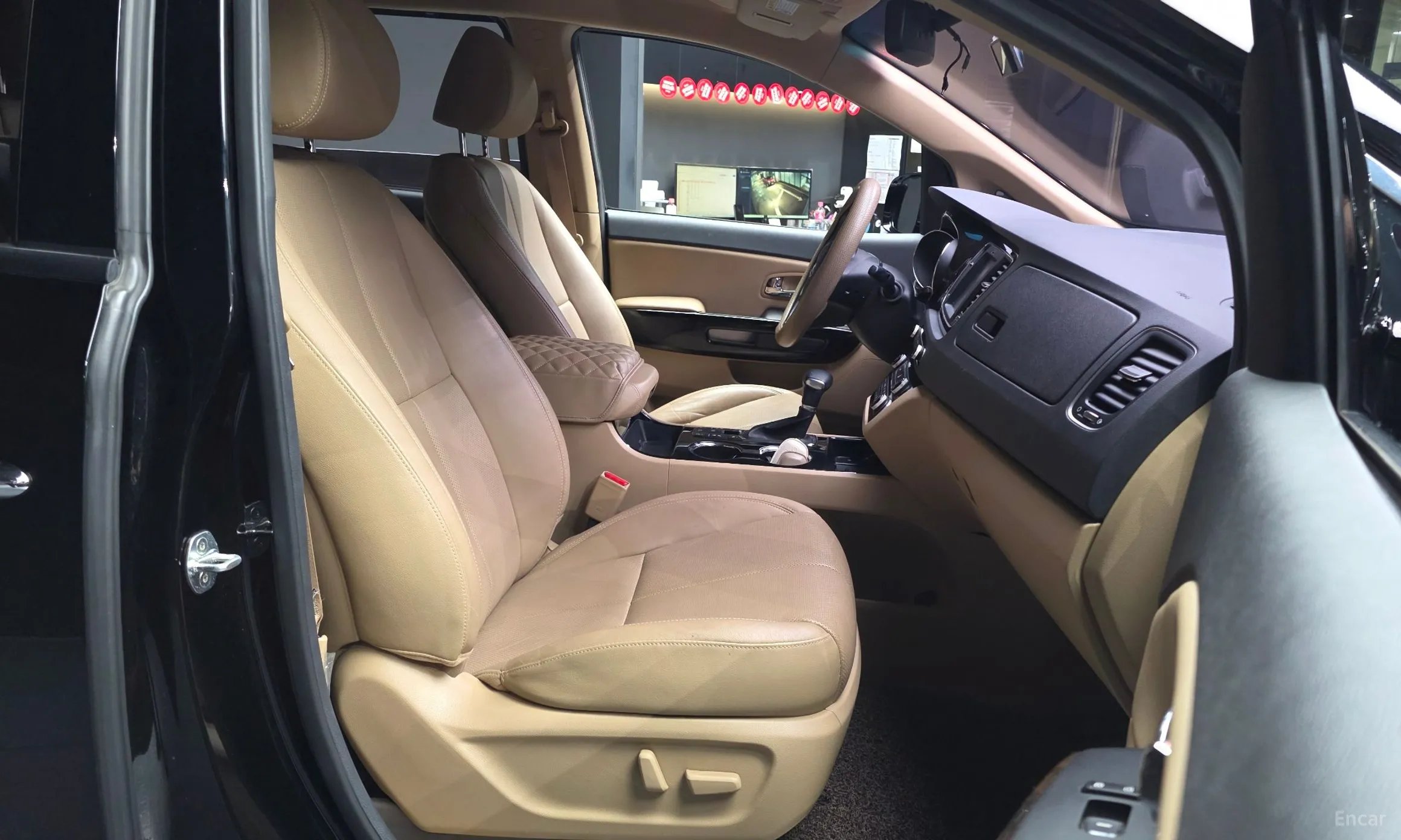 Kia Carnival превью 11