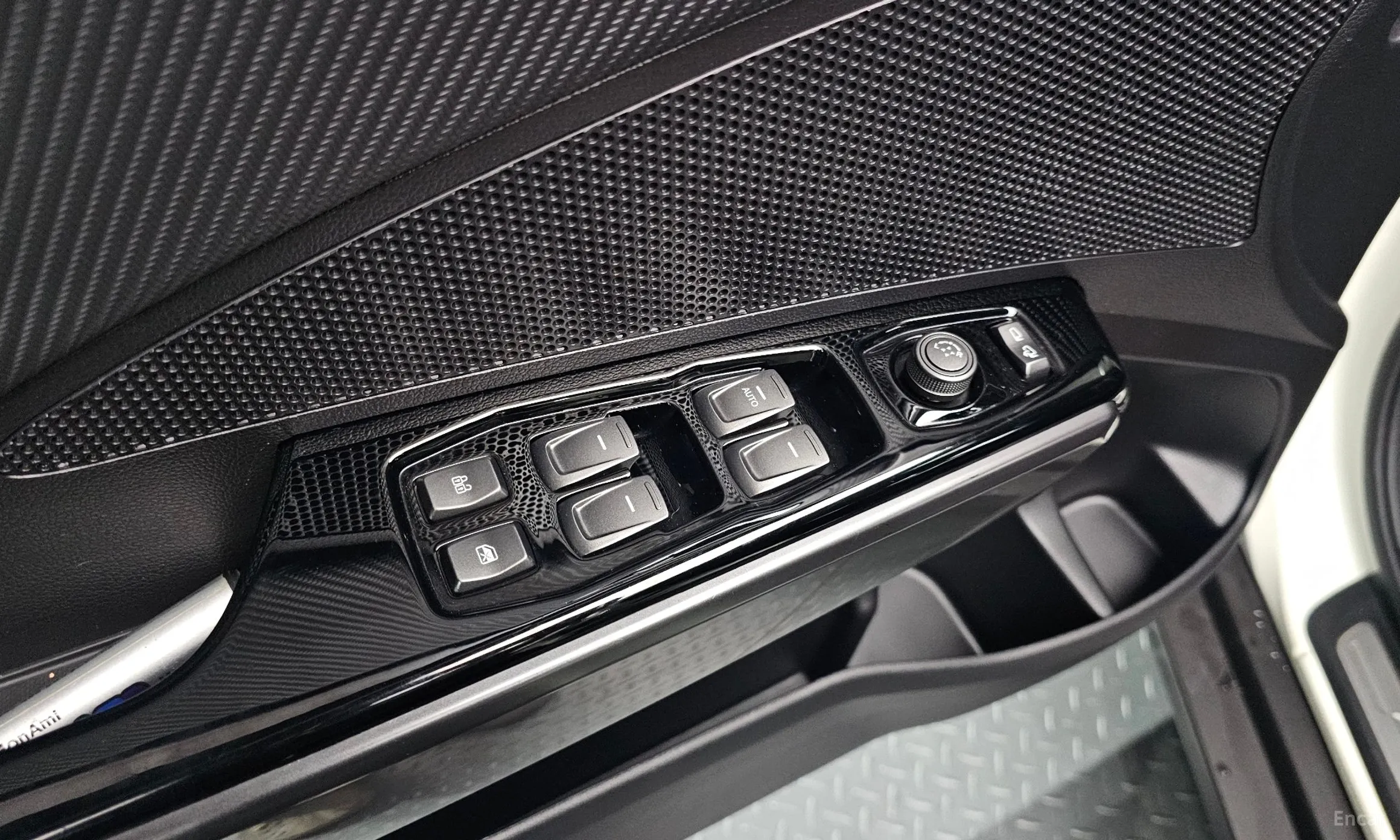 KG Mobility (SsangYong) Berry New Tivoli превью 20