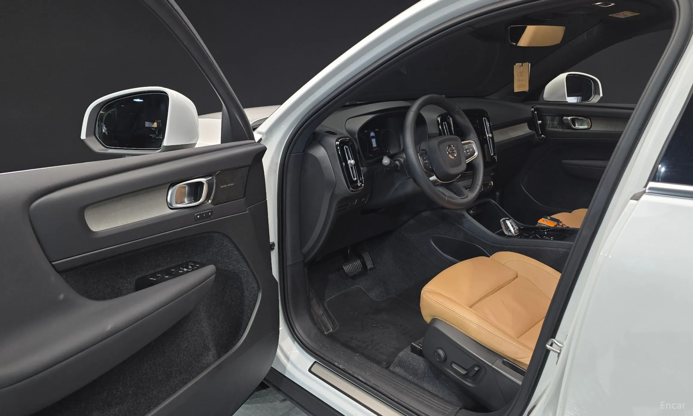 Volvo XC40 превью 10